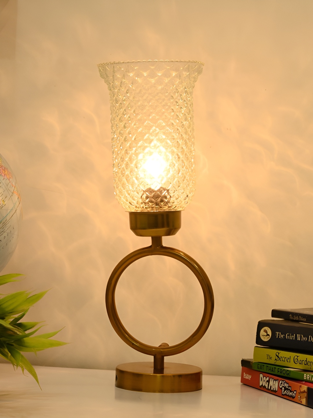 Afast Transparent Textured Traditional Bell Shaped Glass Table Lamp With Adjustable Cord
Afast Transparent Textured Traditional Bell Shaped Glass Table Lamp With Adjustable Cord