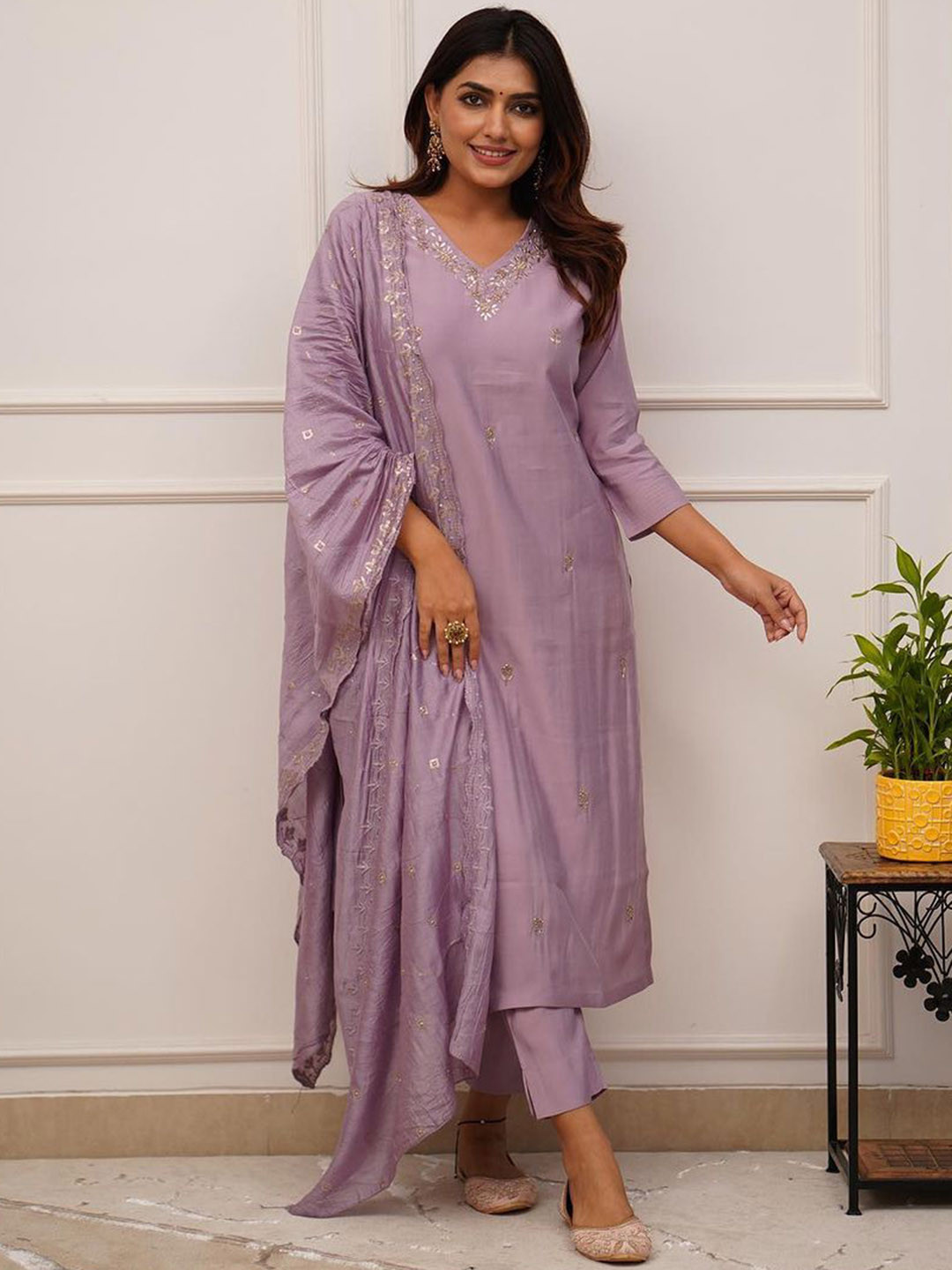 KALINI Floral Embroidered Sequinned Chanderi Silk Straight Kurta With Trousers& Dupatta, Mauve
KALINI Floral Embroidered Sequinned Chanderi Silk Straight Kurta With Trousers& Dupatta, Mauve
