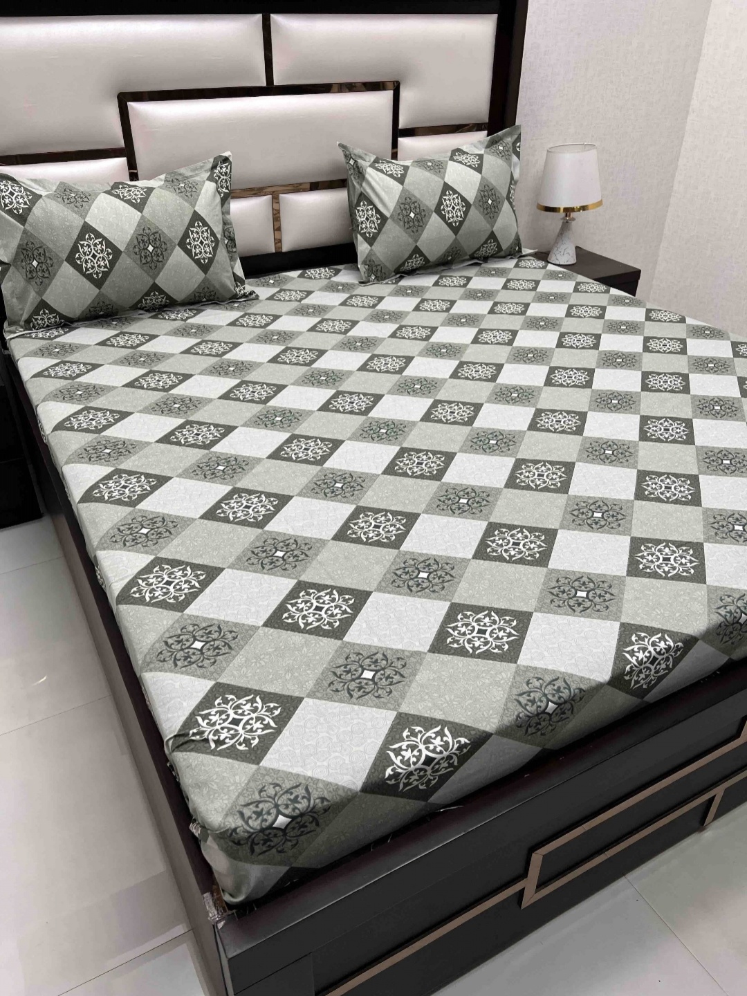 Pure Decor Passion Green & White Printed 260 TC Cotton Queen Bedsheet with 2 Pillow Covers
Pure Decor Passion Green & White Printed 260 TC Cotton Queen Bedsheet with 2 Pillow Covers