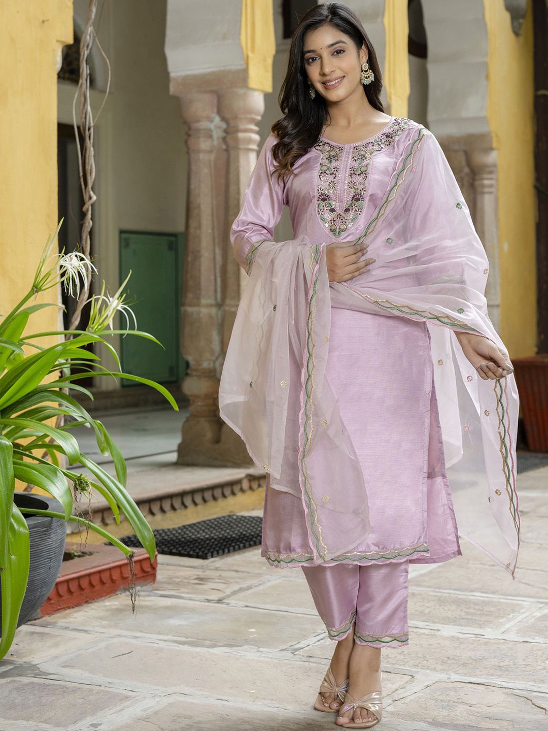 VredeVogel Floral Yoke Design Straight Sequinned Kurta with Trousers & Dupatta, Lavender
VredeVogel Floral Yoke Design Straight Sequinned Kurta with Trousers & Dupatta, Lavender