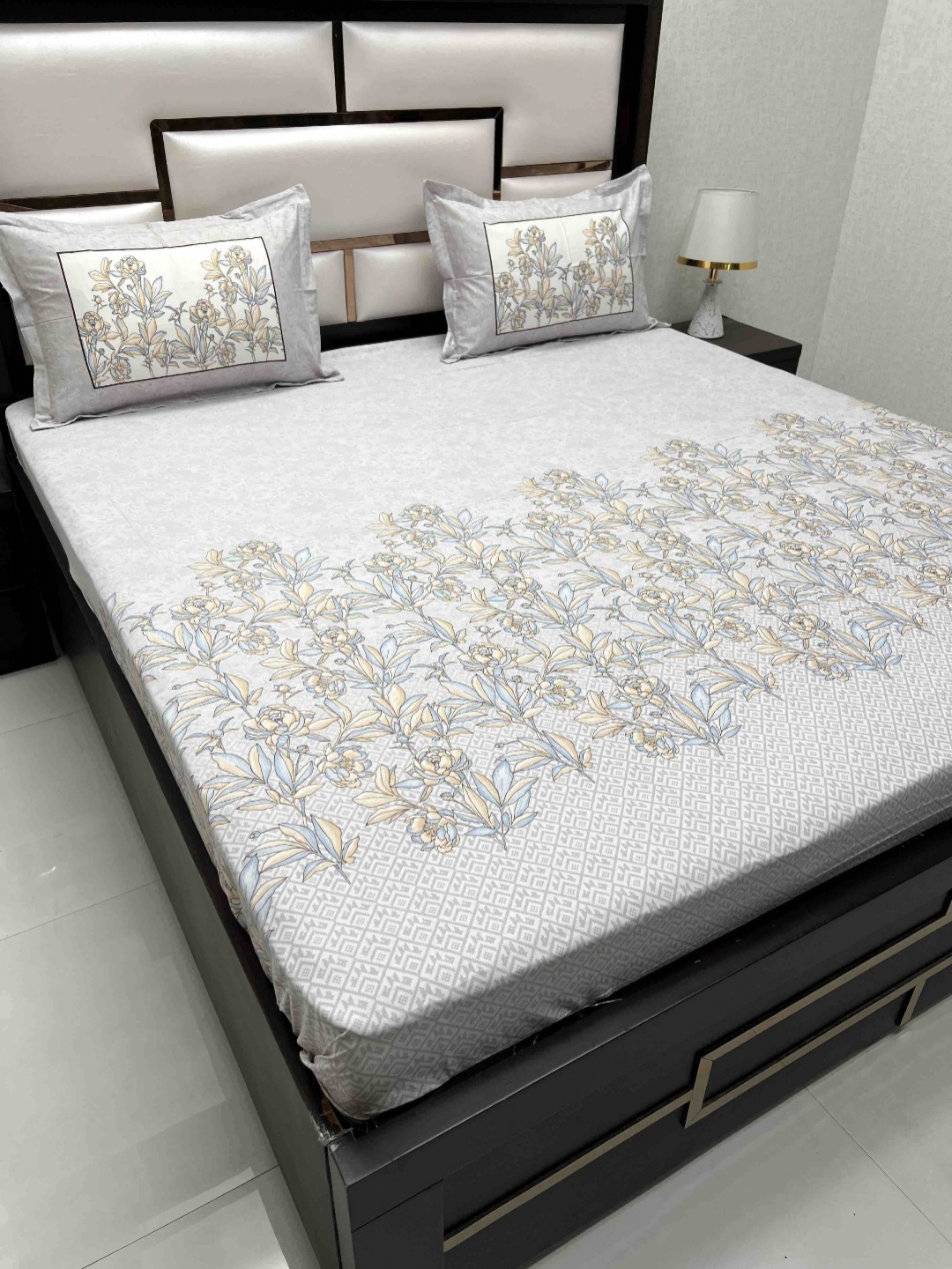 Pure Decor Lifestyle Grey Floral 380 TC Pure Cotton King Bedsheet With 2 Pillow Covers
Pure Decor Lifestyle Grey Floral 380 TC Pure Cotton King Bedsheet With 2 Pillow Covers