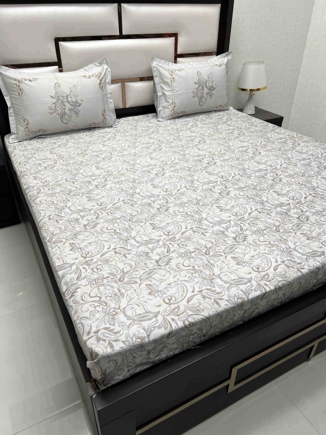 Pure Decor Royal Majestic Grey Ethnic 380 TC Pure Cotton King Bedsheet & 2 Pillow Covers
Pure Decor Royal Majestic Grey Ethnic 380 TC Pure Cotton King Bedsheet & 2 Pillow Covers