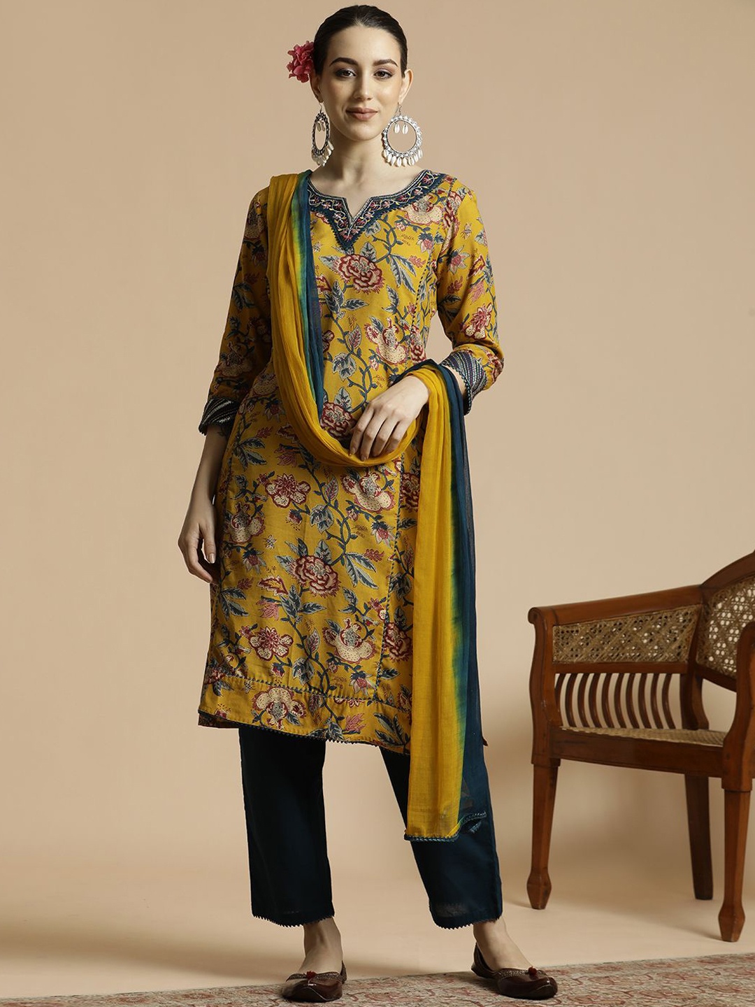 Anouk Floral Printed Regular Thread Work Straight Kurta with Trousers & Dupatta, Mustard
Anouk Floral Printed Regular Thread Work Straight Kurta with Trousers & Dupatta, Mustard