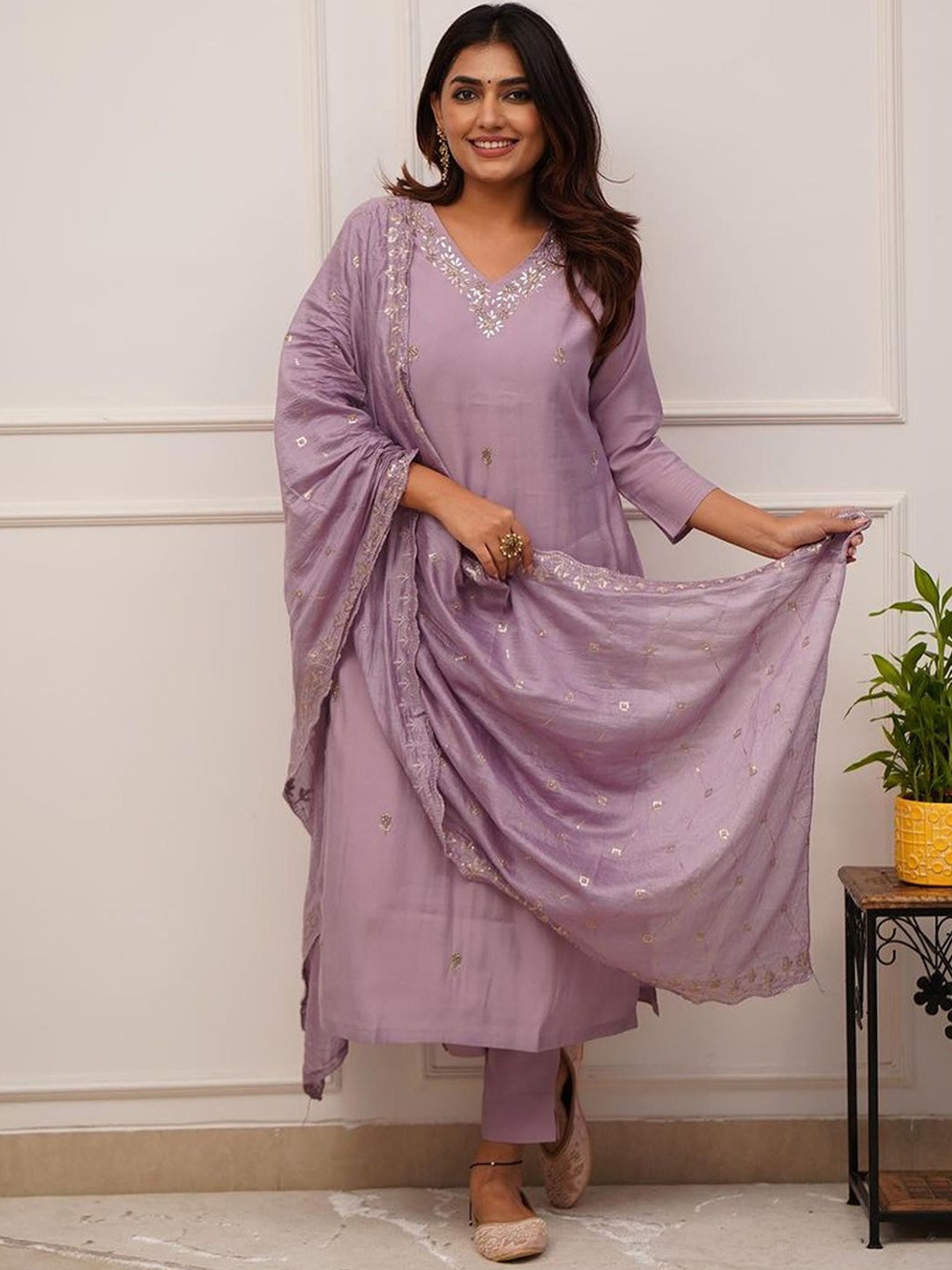 KALINI Ethnic Motifs Embroidered Chanderi Silk Straight Kurta With Trousers & Dupatta, Purple
KALINI Ethnic Motifs Embroidered Chanderi Silk Straight Kurta With Trousers & Dupatta, Purple