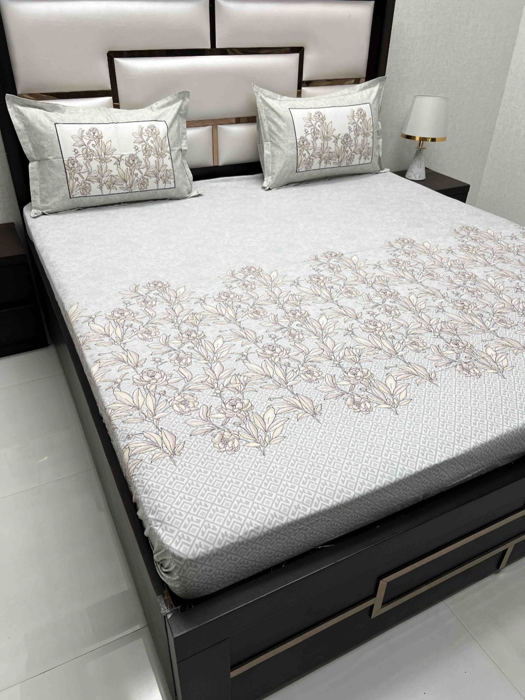 Pure Decor Lifestyle Grey Floral 350 TC Pure Cotton King Bedsheet With 2 Pillow Covers
Pure Decor Lifestyle Grey Floral 350 TC Pure Cotton King Bedsheet With 2 Pillow Covers