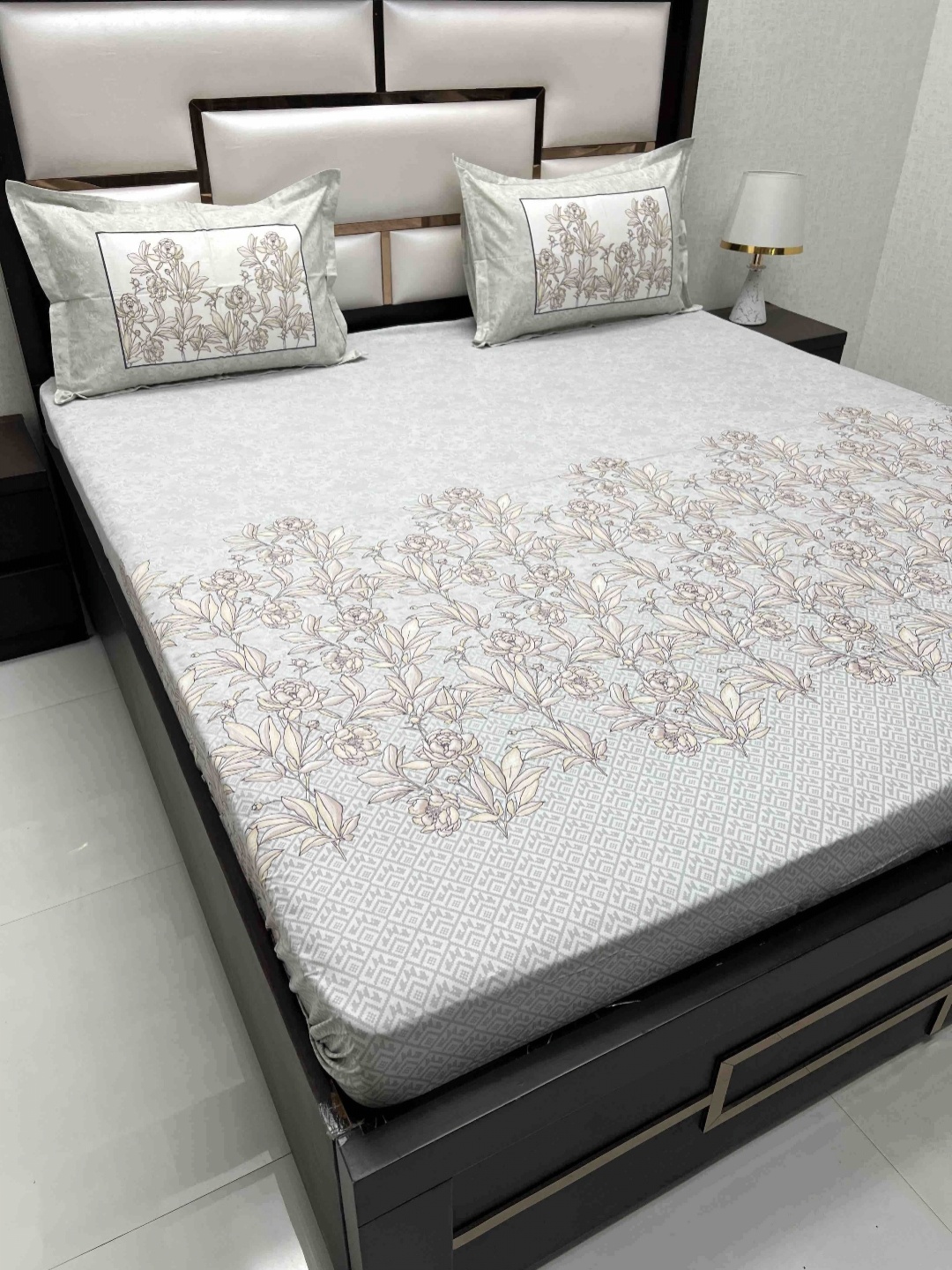 Pure Decor Lifestyle Grey & Green Floral 380 TC Cotton King Bedsheet with 2 Pillow Covers
Pure Decor Lifestyle Grey & Green Floral 380 TC Cotton King Bedsheet with 2 Pillow Covers