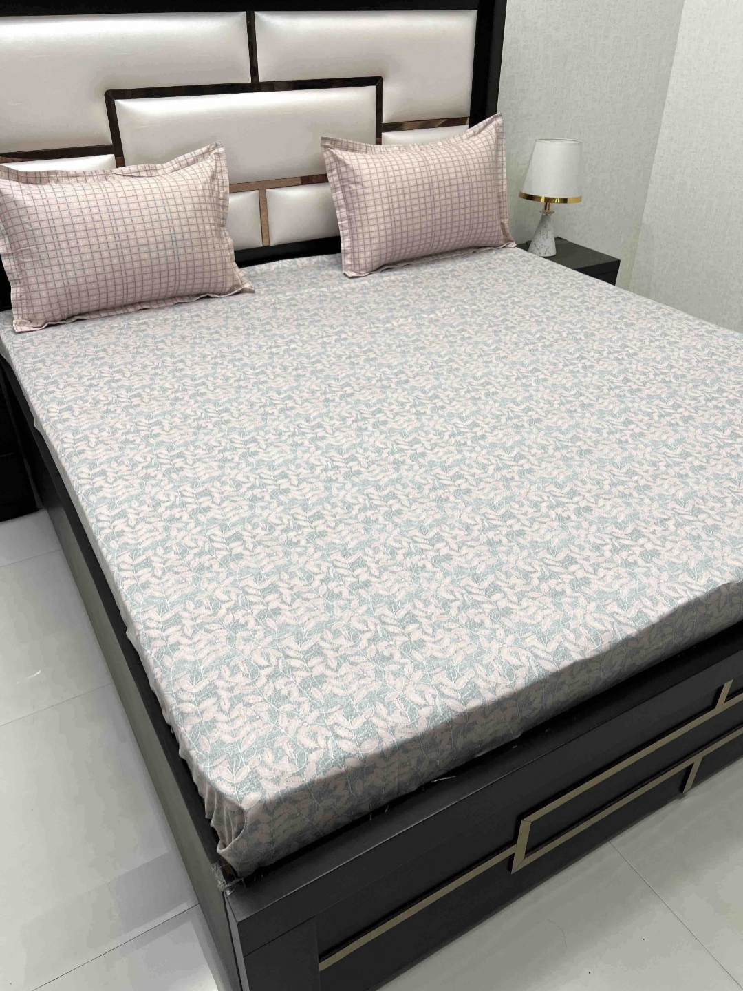Pure Decor Lifestyle Grey & Pink Floral 400 TC Cotton King Bedsheet With 2 Pillow Covers
Pure Decor Lifestyle Grey & Pink Floral 400 TC Cotton King Bedsheet With 2 Pillow Covers