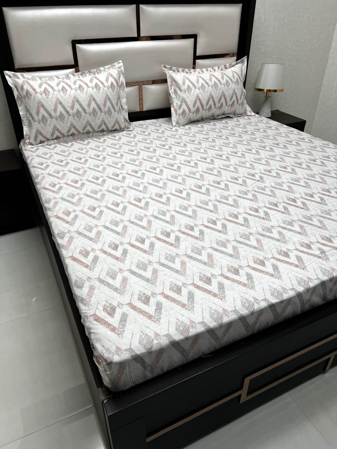 Pure Decor Royal Passion White Printed 350 TC Pure Cotton Queen Bedsheet & 2 Pillow Covers
Pure Decor Royal Passion White Printed 350 TC Pure Cotton Queen Bedsheet & 2 Pillow Covers