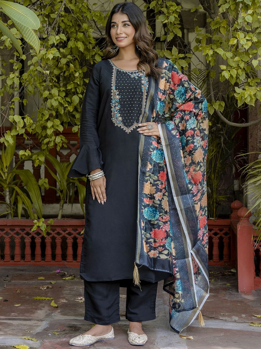 VredeVogel Floral Embroidered Straight Sequinned Kurta with Trousers & Dupatta, Black
VredeVogel Floral Embroidered Straight Sequinned Kurta with Trousers & Dupatta, Black