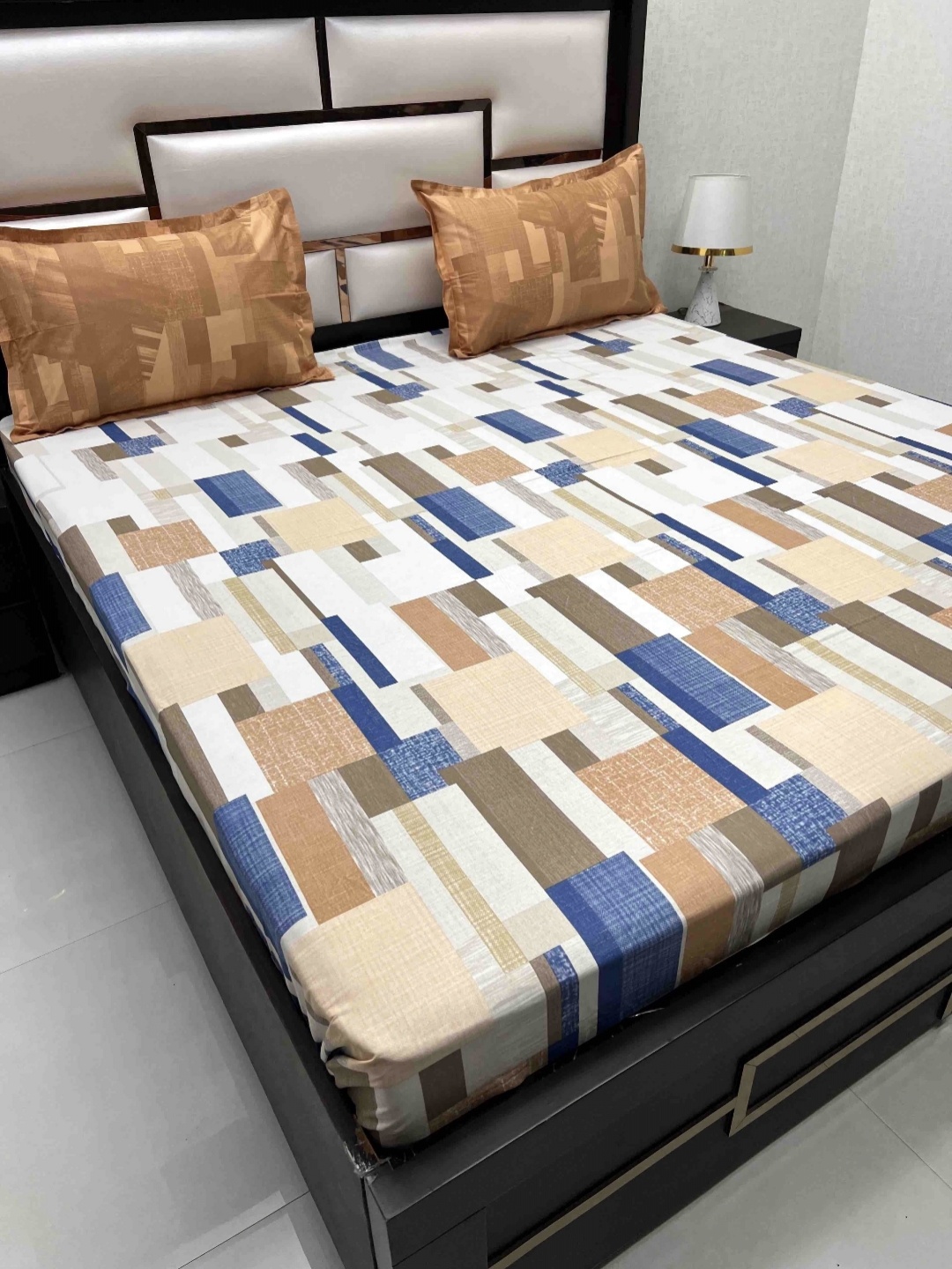 Pure Decor Lifestyle White & Brown Geometric 400 TC King Bedsheet with 2 Pillow Covers
Pure Decor Lifestyle White & Brown Geometric 400 TC King Bedsheet with 2 Pillow Covers