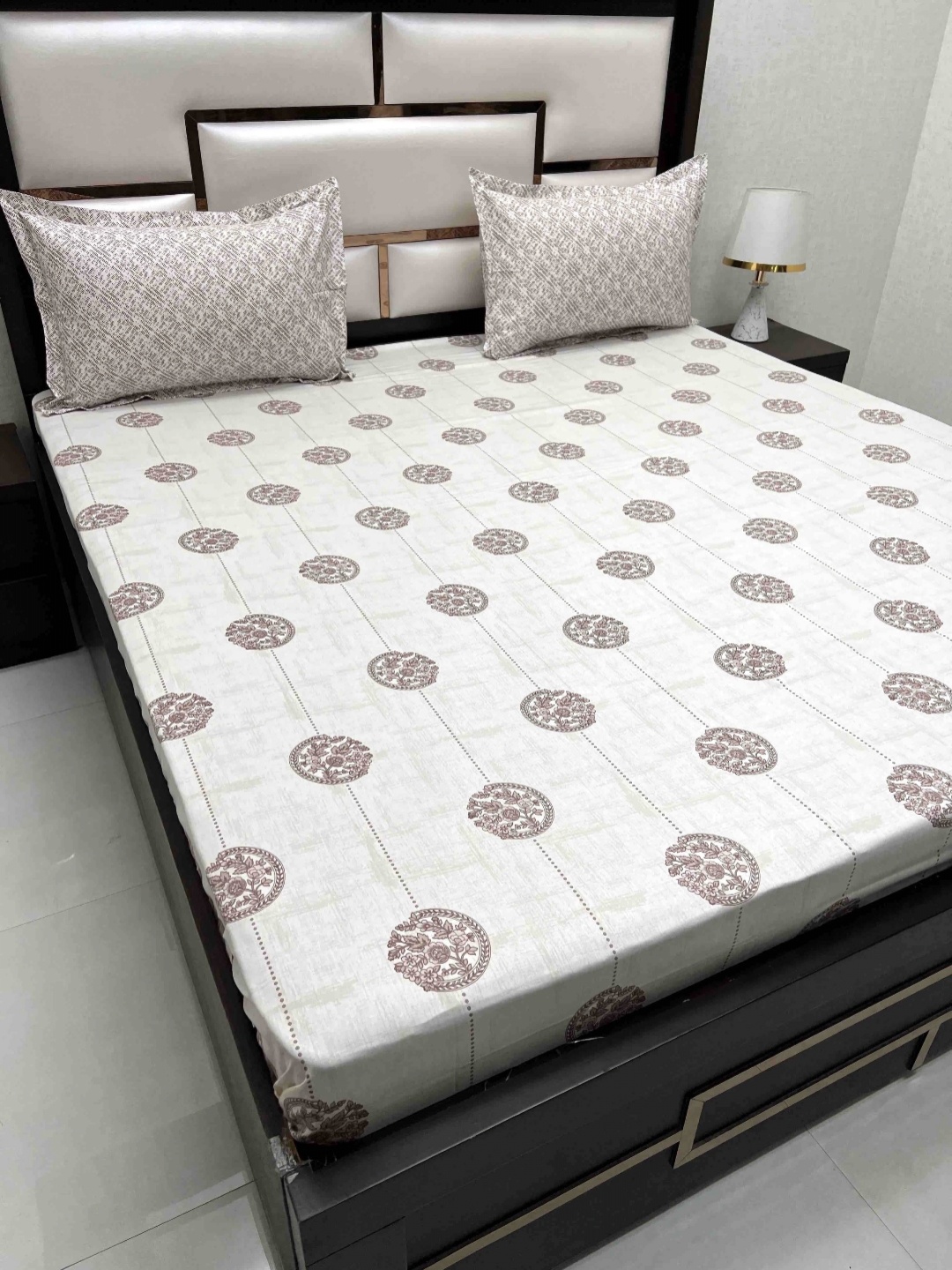 Pure Decor Lifestyle Brown & Off White Floral 350 TC King Bedsheet with 2 Pillow Covers
Pure Decor Lifestyle Brown & Off White Floral 350 TC King Bedsheet with 2 Pillow Covers