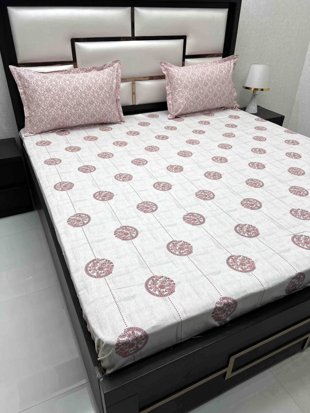 Pure Decor Lifestyle Peach-Coloured Ethnic 350 TC King Bedsheet With 2 Pillow Covers
Pure Decor Lifestyle Peach-Coloured Ethnic 350 TC King Bedsheet With 2 Pillow Covers