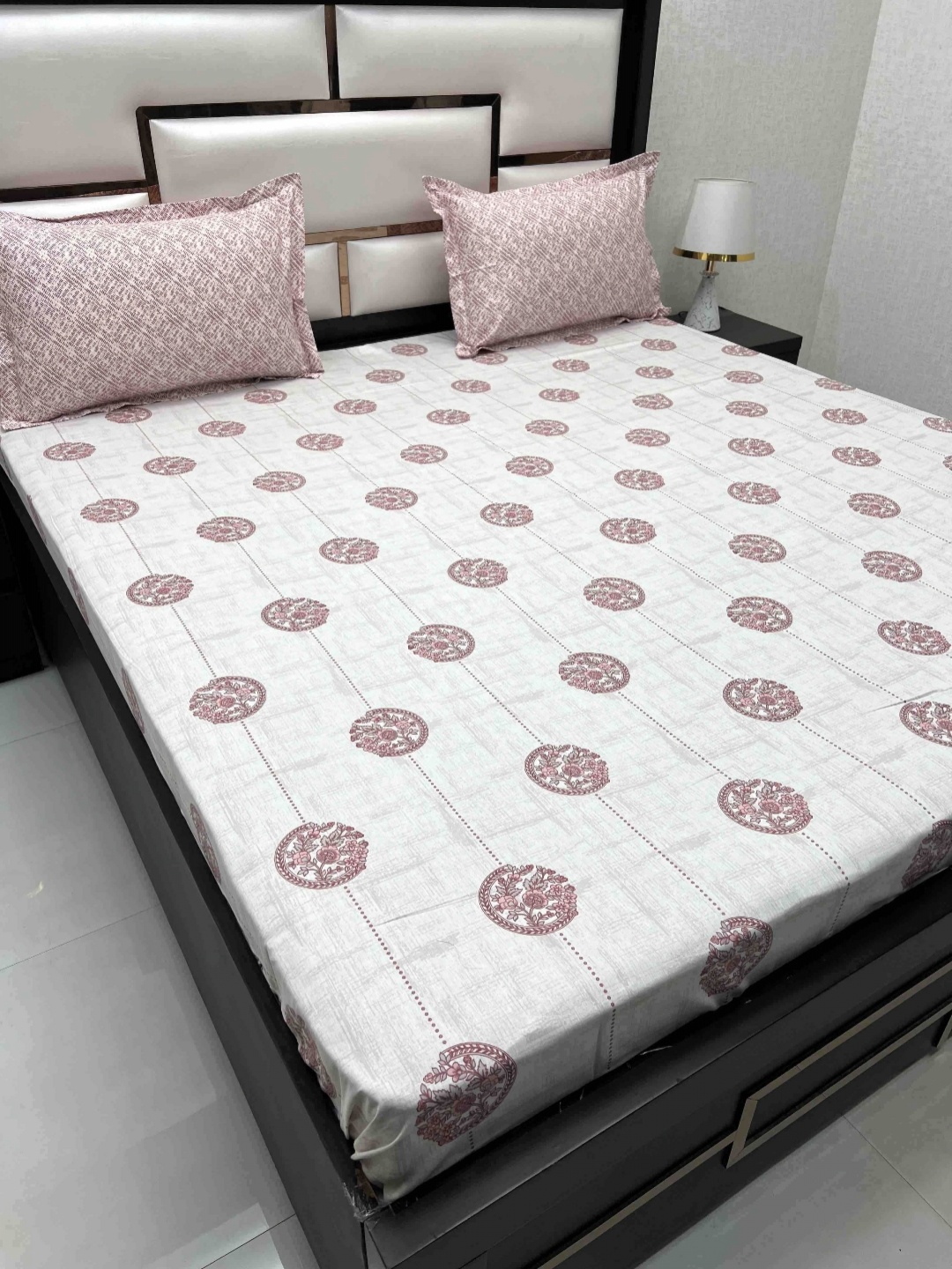 Pure Decor lifestyle Off White Printed 400 TC King Cotton Bedsheet with 2 Pillow Covers, Peach
Pure Decor lifestyle Off White Printed 400 TC King Cotton Bedsheet with 2 Pillow Covers, Peach