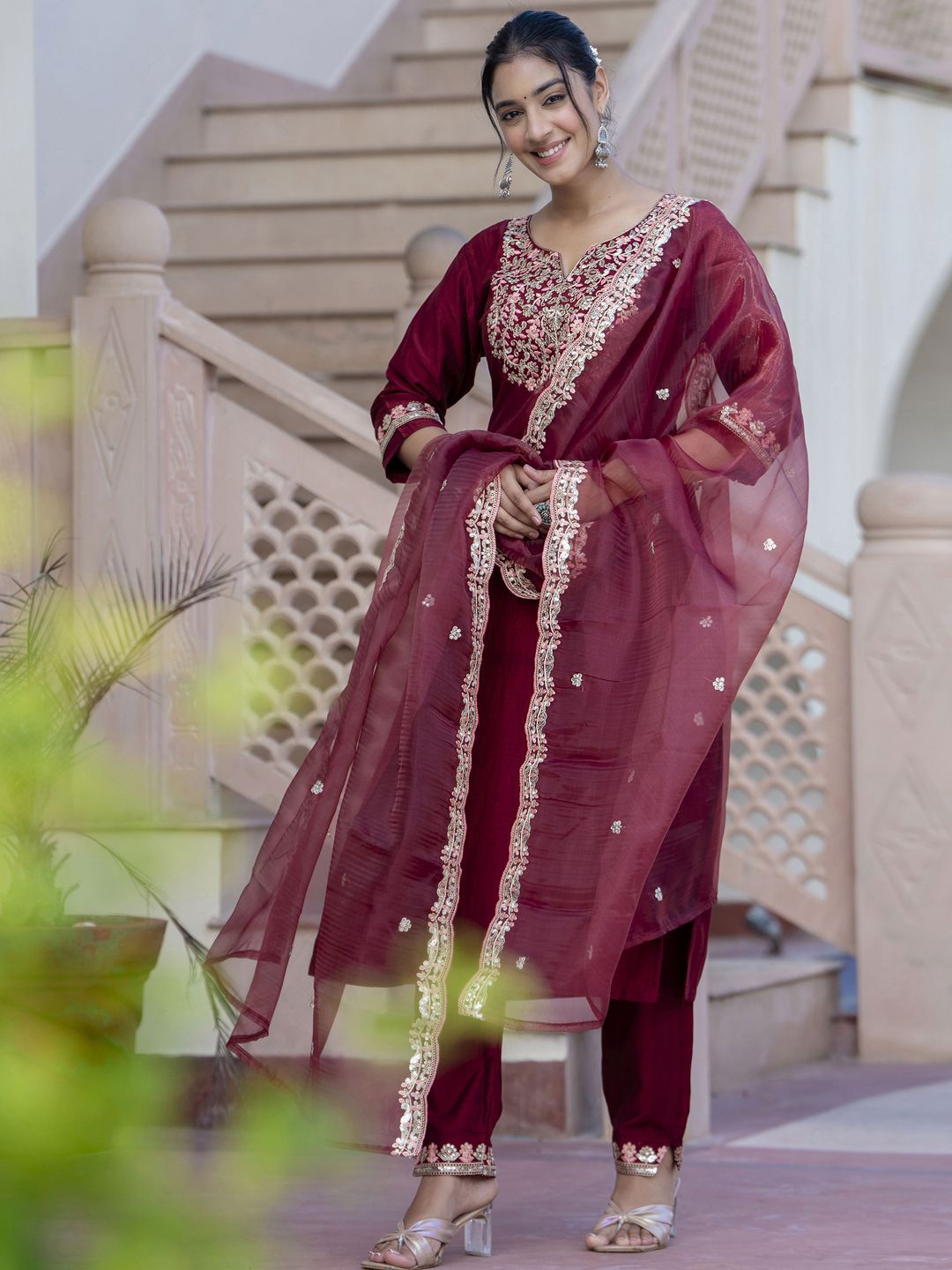 VredeVogel Floral Embroidered Straight Thread Work Kurta with Trousers & Dupatta, Maroon
VredeVogel Floral Embroidered Straight Thread Work Kurta with Trousers & Dupatta, Maroon