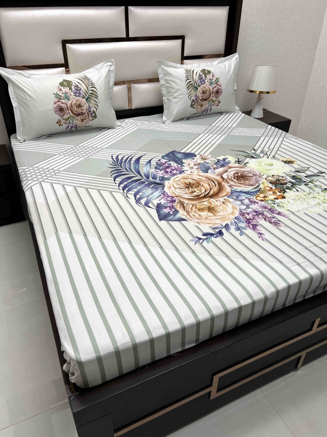 Pure Decor Majestic Grey & White Printed 400 TC Cotton King Bedsheet with 2 Pillow Covers
Pure Decor Majestic Grey & White Printed 400 TC Cotton King Bedsheet with 2 Pillow Covers