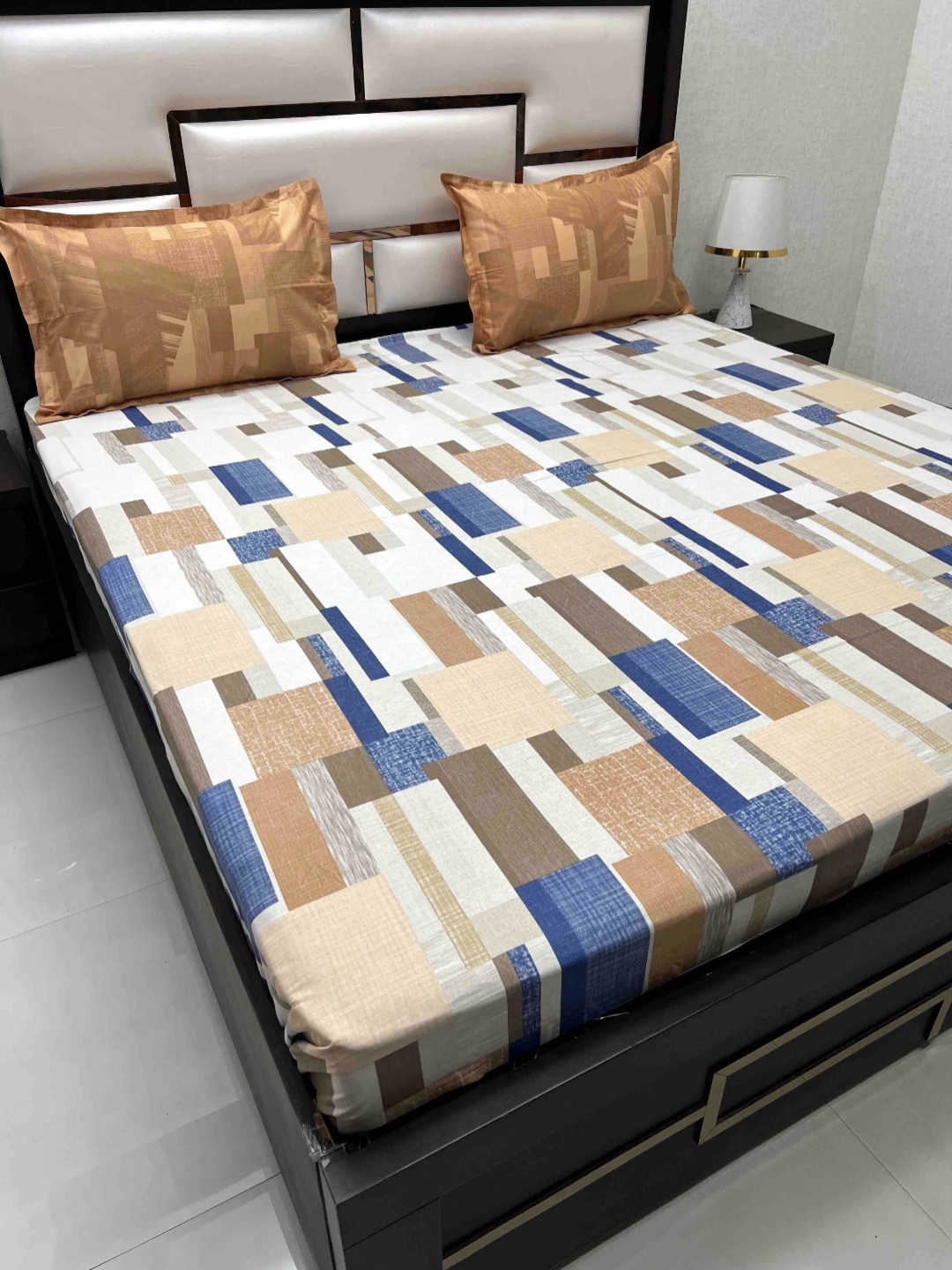 Pure Decor Lifestyle White Geometric 380 TC Pure Cotton King Bedsheet With 2 Pillow Covers
Pure Decor Lifestyle White Geometric 380 TC Pure Cotton King Bedsheet With 2 Pillow Covers