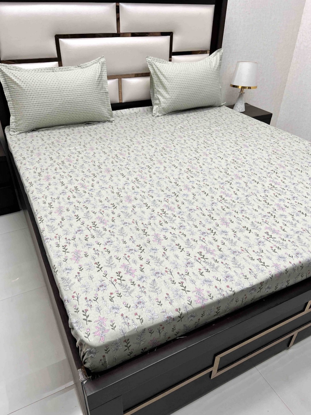 Pure Decor Lifestyle Green Floral 350 TC Pure Cotton King Bedsheet With 2 Pillow Covers
Pure Decor Lifestyle Green Floral 350 TC Pure Cotton King Bedsheet With 2 Pillow Covers