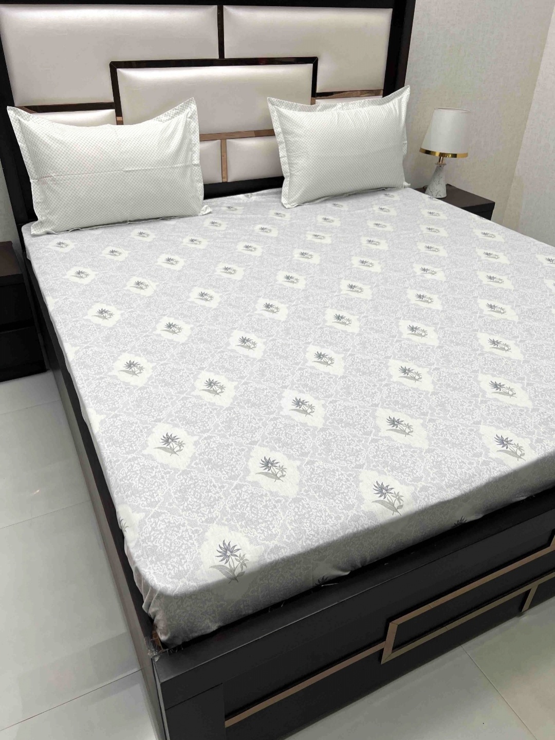 Pure Decor Lifestyle Grey Floral 350 TC Pure Cotton King Bedsheet With 2 Pillow Covers
Pure Decor Lifestyle Grey Floral 350 TC Pure Cotton King Bedsheet With 2 Pillow Covers
