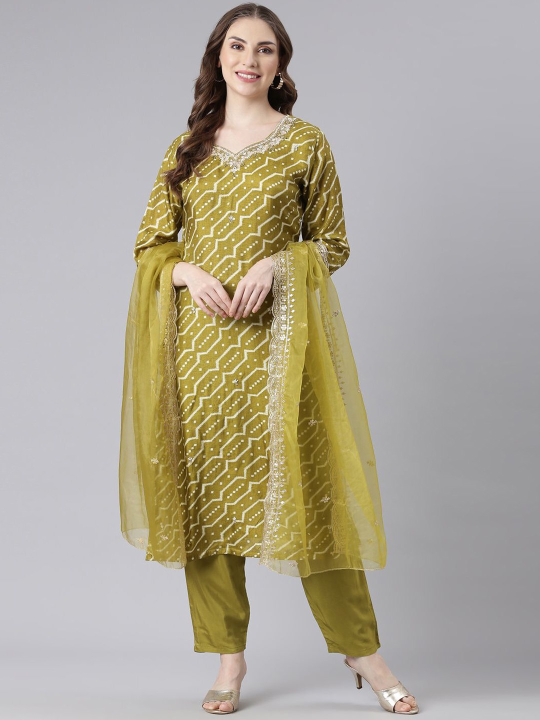 Neerus Printed Panelled Beads and Stones Straight Kurta with Trousers & With Dupatta, Green
Neerus Printed Panelled Beads and Stones Straight Kurta with Trousers & With Dupatta, Green