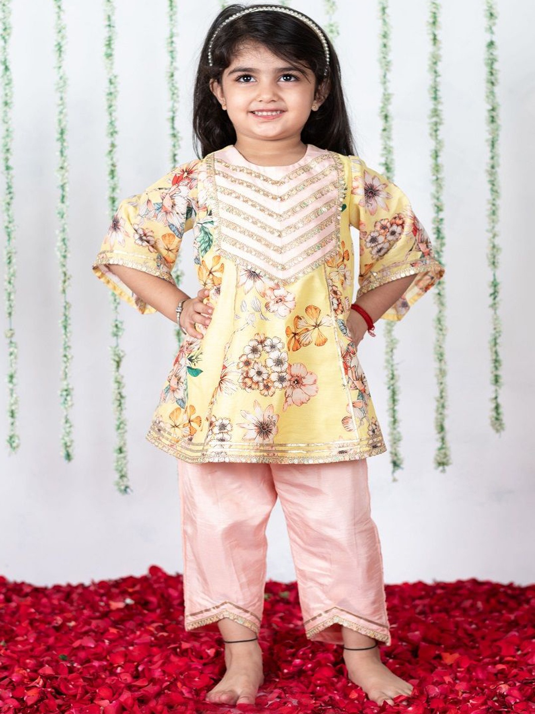 Li'l Angels Girls Floral Embroidered Panelled Gotta Patto A Line Kurta with Palazzos, Yellow
Li'l Angels Girls Floral Embroidered Panelled Gotta Patto A Line Kurta with Palazzos, Yellow