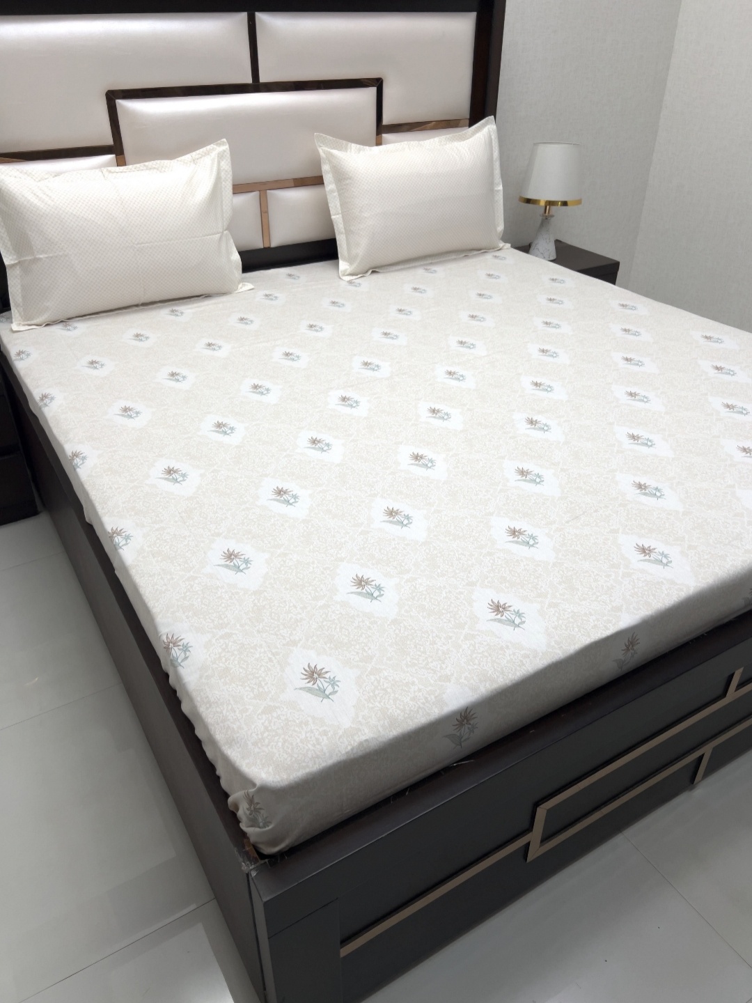 Pure Decor Lifestyle Yellow & Beige Floral 400 TC King Bedsheet with 2 Pillow Covers
Pure Decor Lifestyle Yellow & Beige Floral 400 TC King Bedsheet with 2 Pillow Covers