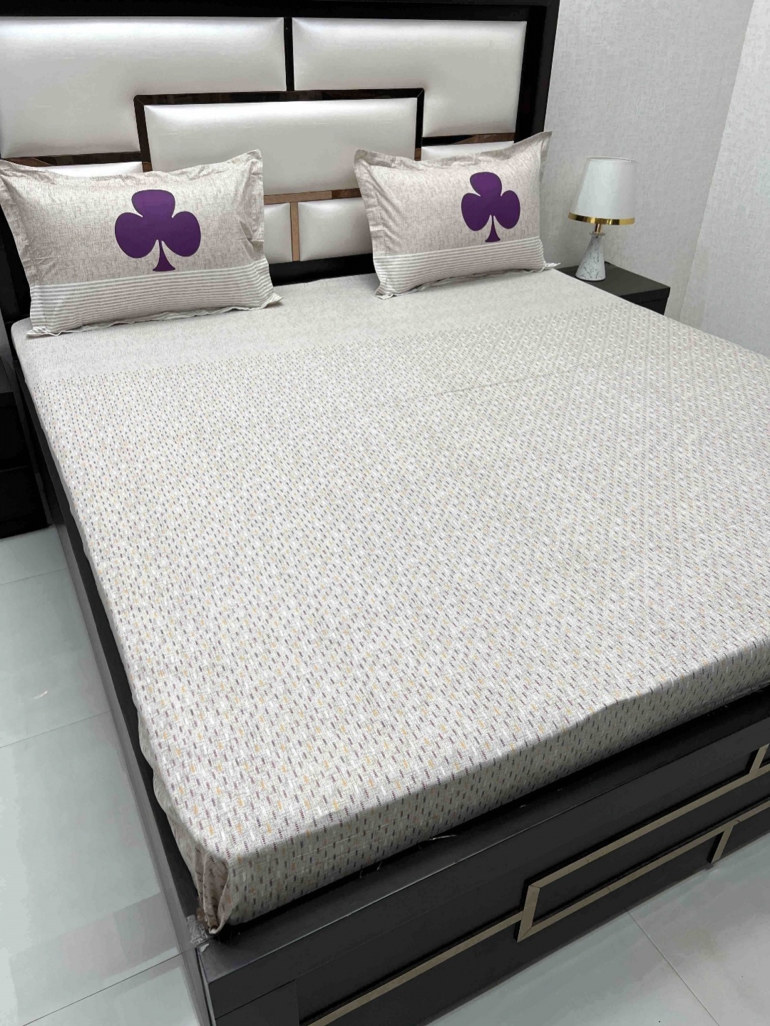 Pure Decor Lifestyle Beige & Purple 350 TC Cotton King Bedsheet With 2 Pillow Covers
Pure Decor Lifestyle Beige & Purple 350 TC Cotton King Bedsheet With 2 Pillow Covers