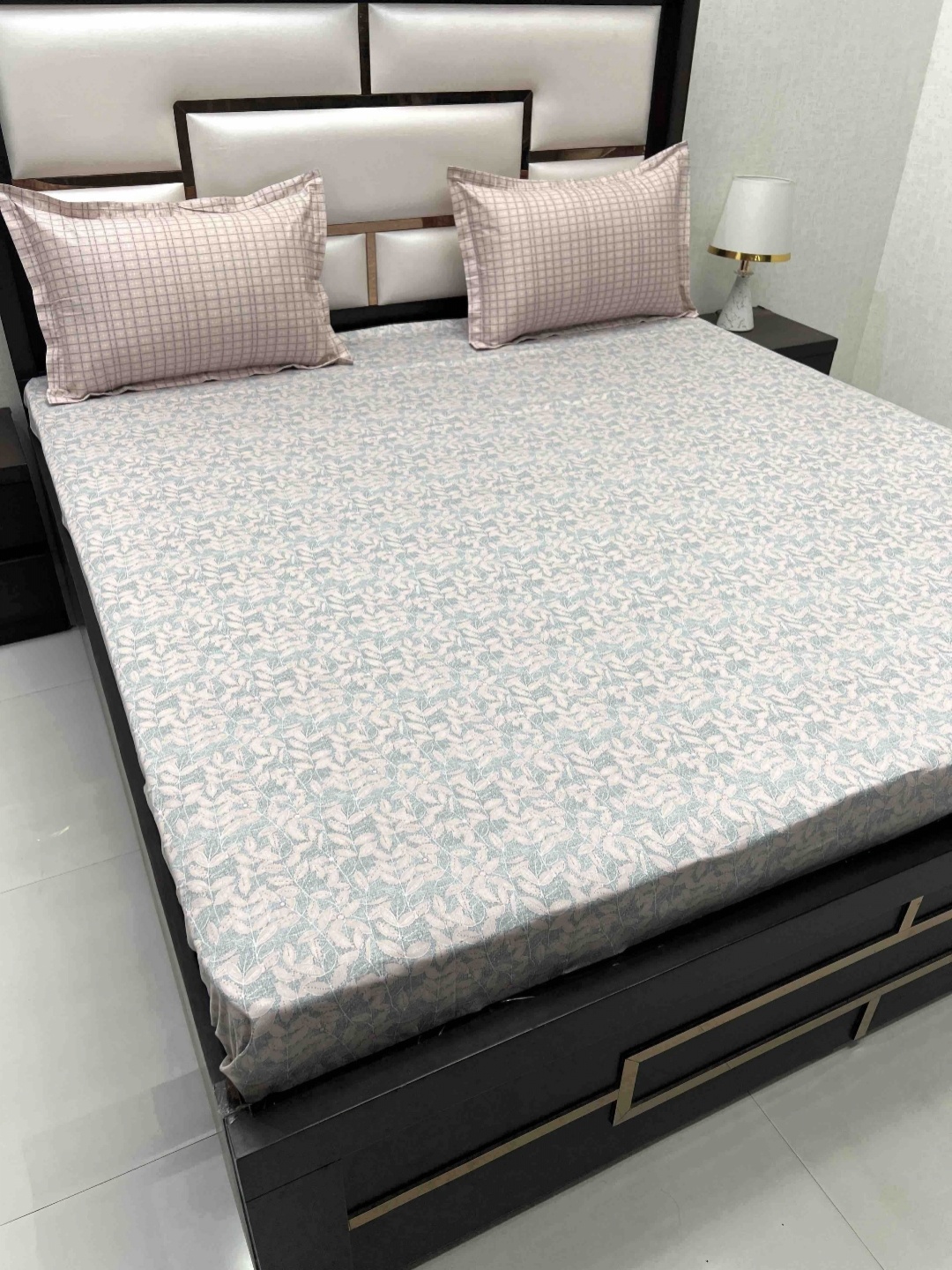 Pure Decor Lifestyle Beige Floral 350 TC Pure Cotton King Bedsheet With 2 Pillow Covers
Pure Decor Lifestyle Beige Floral 350 TC Pure Cotton King Bedsheet With 2 Pillow Covers