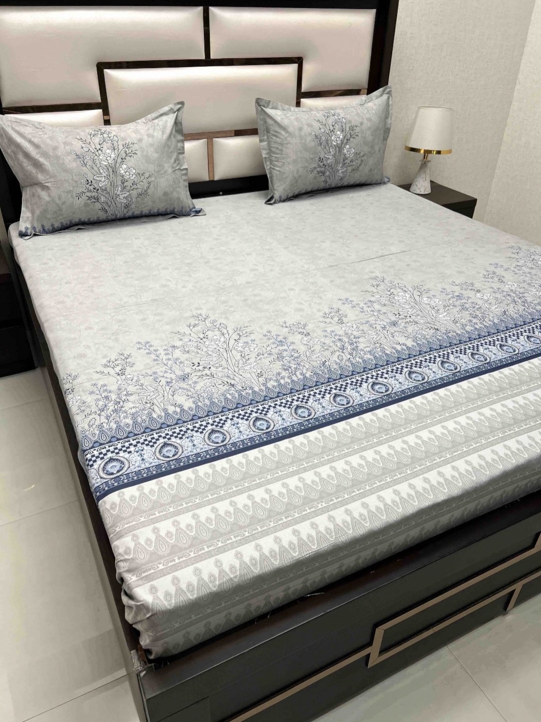 Pure Decor Lifestyle Grey & Blue Floral 350 TC Cotton King Bedsheet With 2 Pillow Covers
Pure Decor Lifestyle Grey & Blue Floral 350 TC Cotton King Bedsheet With 2 Pillow Covers