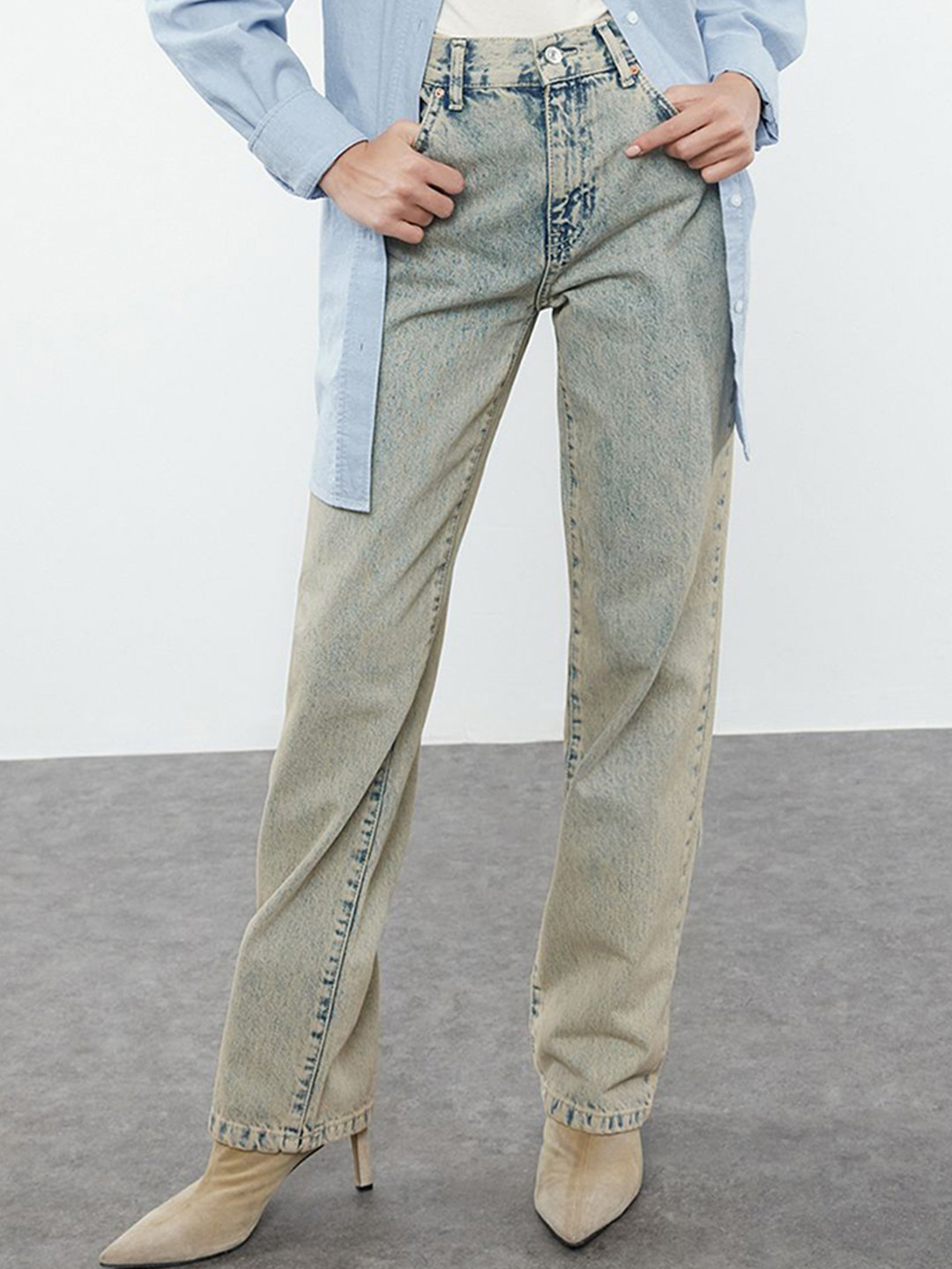 Trendyol Women Heavy Fade Jeans, Na
Trendyol Women Heavy Fade Jeans, Na