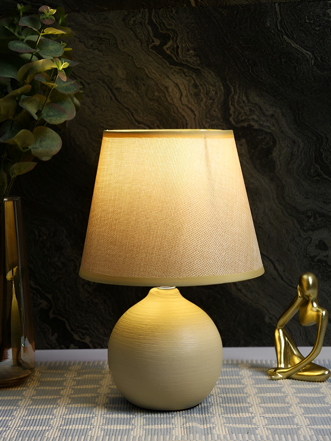 TAYHAA Gold-Toned & Off White Ceramic Contemporary Frusturical Shaped Table Lamp
TAYHAA Gold-Toned & Off White Ceramic Contemporary Frusturical Shaped Table Lamp