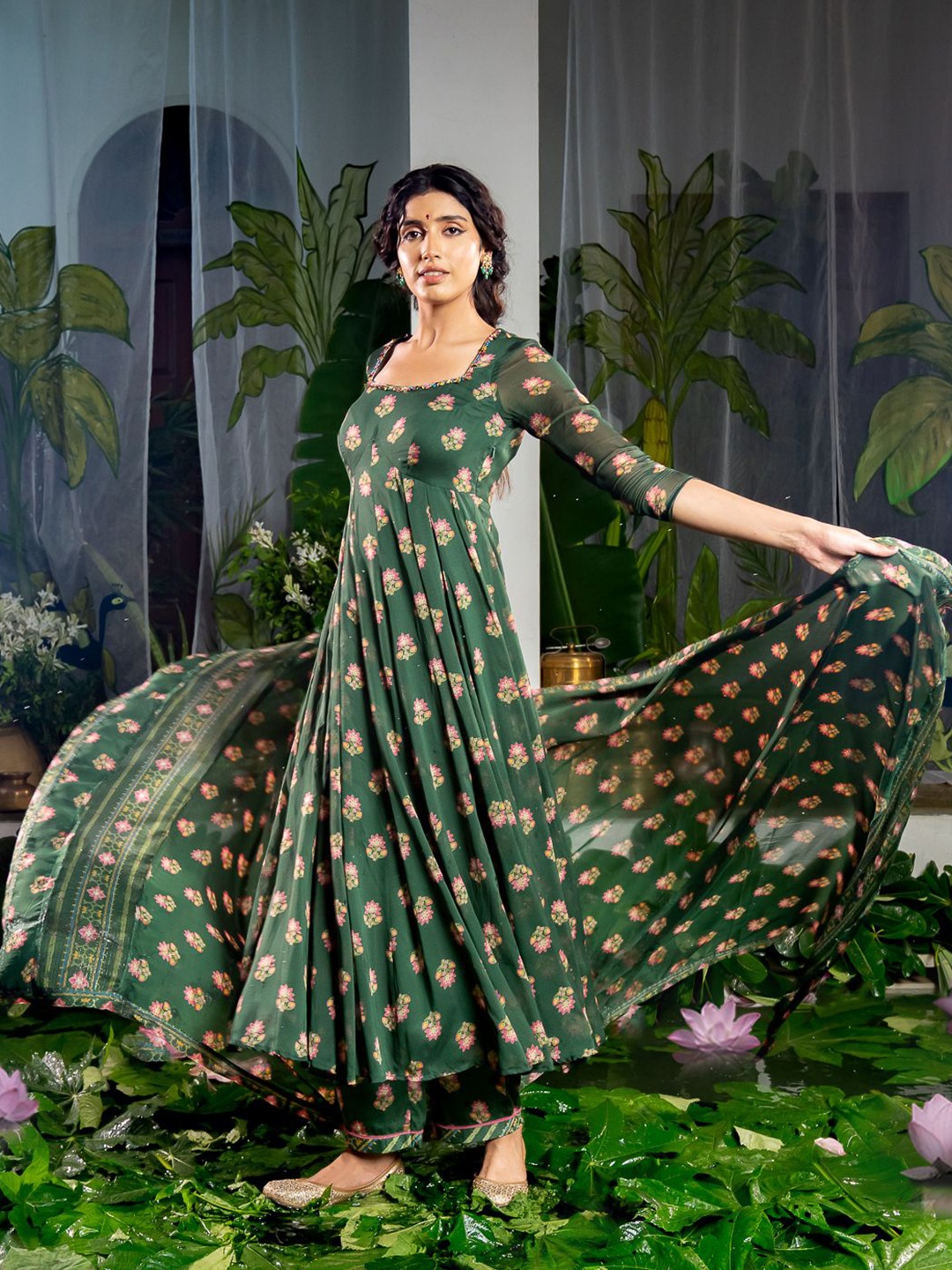 Baise Gaba Anshika Floral Printed Anarkali Beads and Stones Kurta with Trousers & Dupatta, Green
Baise Gaba Anshika Floral Printed Anarkali Beads and Stones Kurta with Trousers & Dupatta, Green