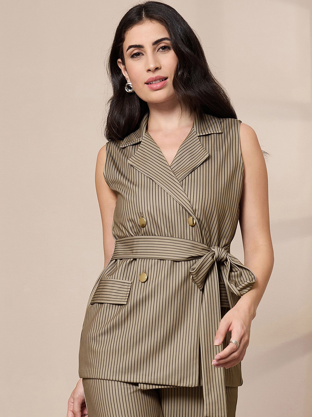 SASSAFRAS worklyf Vertical Striped Double Breasted Front Tie Up Formal Blazer, Beige
SASSAFRAS worklyf Vertical Striped Double Breasted Front Tie Up Formal Blazer, Beige