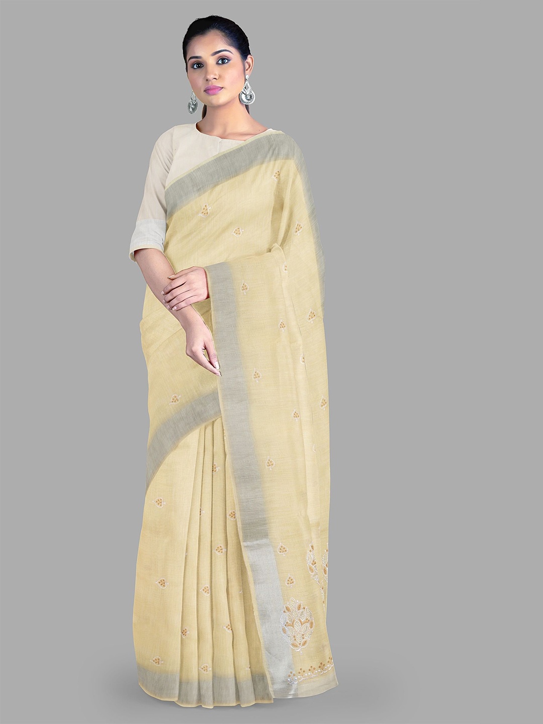 The Chennai Silks Floral Embroidered Beads and Stones Pure Cotton Gadwal Saree, Cream
The Chennai Silks Floral Embroidered Beads and Stones Pure Cotton Gadwal Saree, Cream