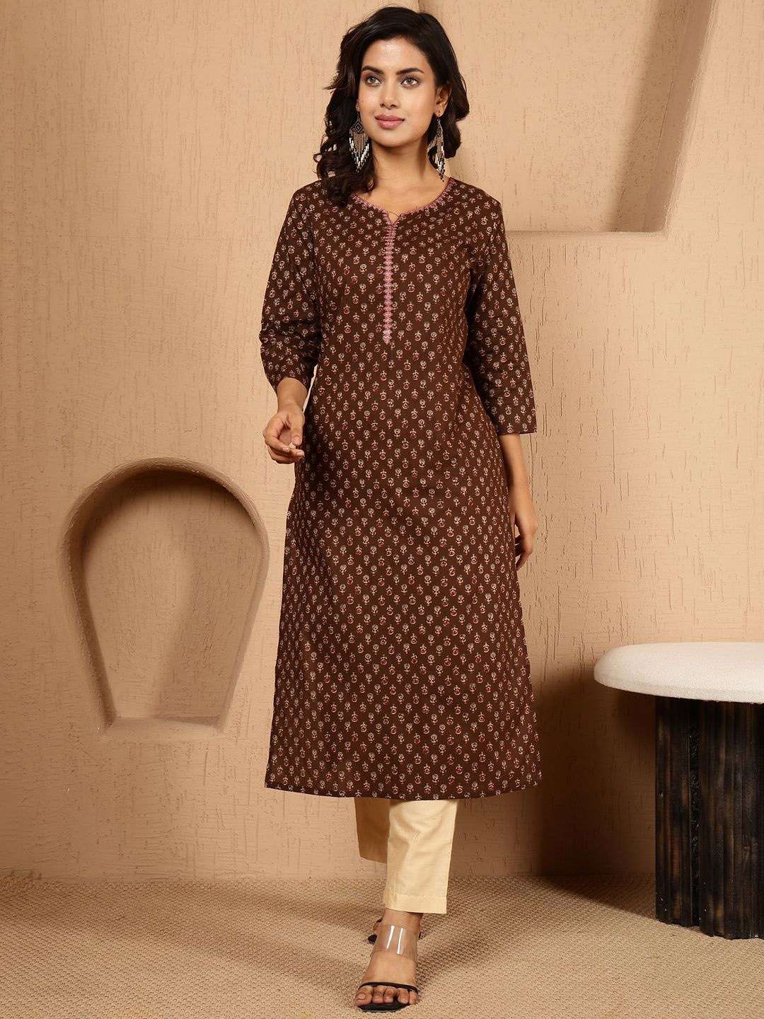 antaran Ethnic Motifs Printed Round Neck Thread Work Pure Cotton Straight Kurta, Brown
antaran Ethnic Motifs Printed Round Neck Thread Work Pure Cotton Straight Kurta, Brown