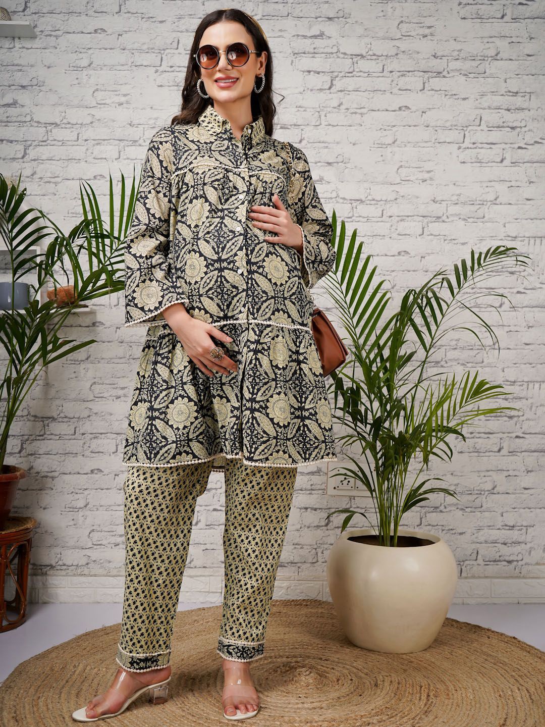 angloindu Floral Printed Tiered Pure Cotton Maternity A-Line Kurta with Trousers, Black
angloindu Floral Printed Tiered Pure Cotton Maternity A-Line Kurta with Trousers, Black