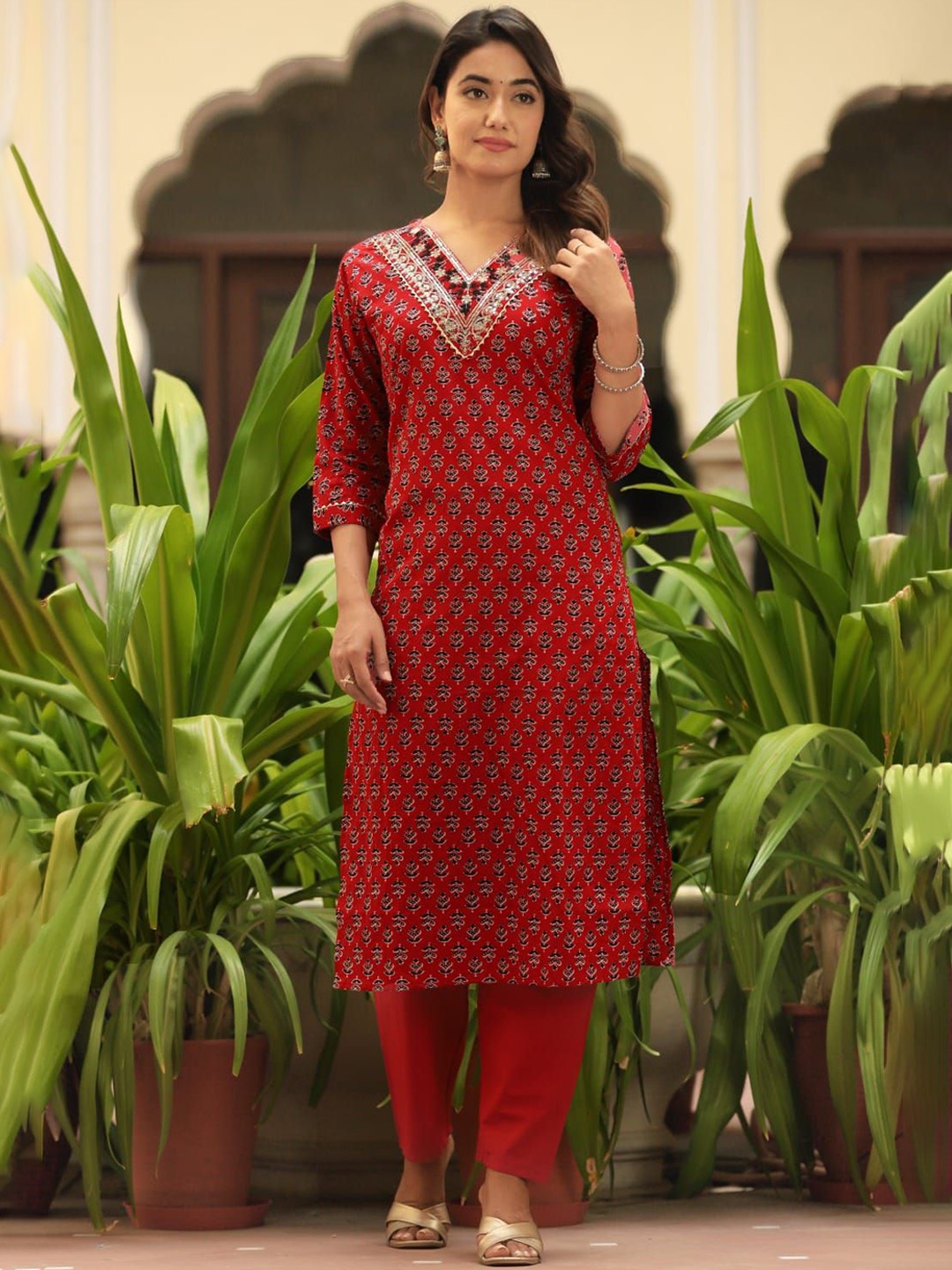 MILAAV Ethnic Motifs Printed Sequinned V-Neck Straight Kurta With Trousers & Dupatta, Red
MILAAV Ethnic Motifs Printed Sequinned V-Neck Straight Kurta With Trousers & Dupatta, Red
