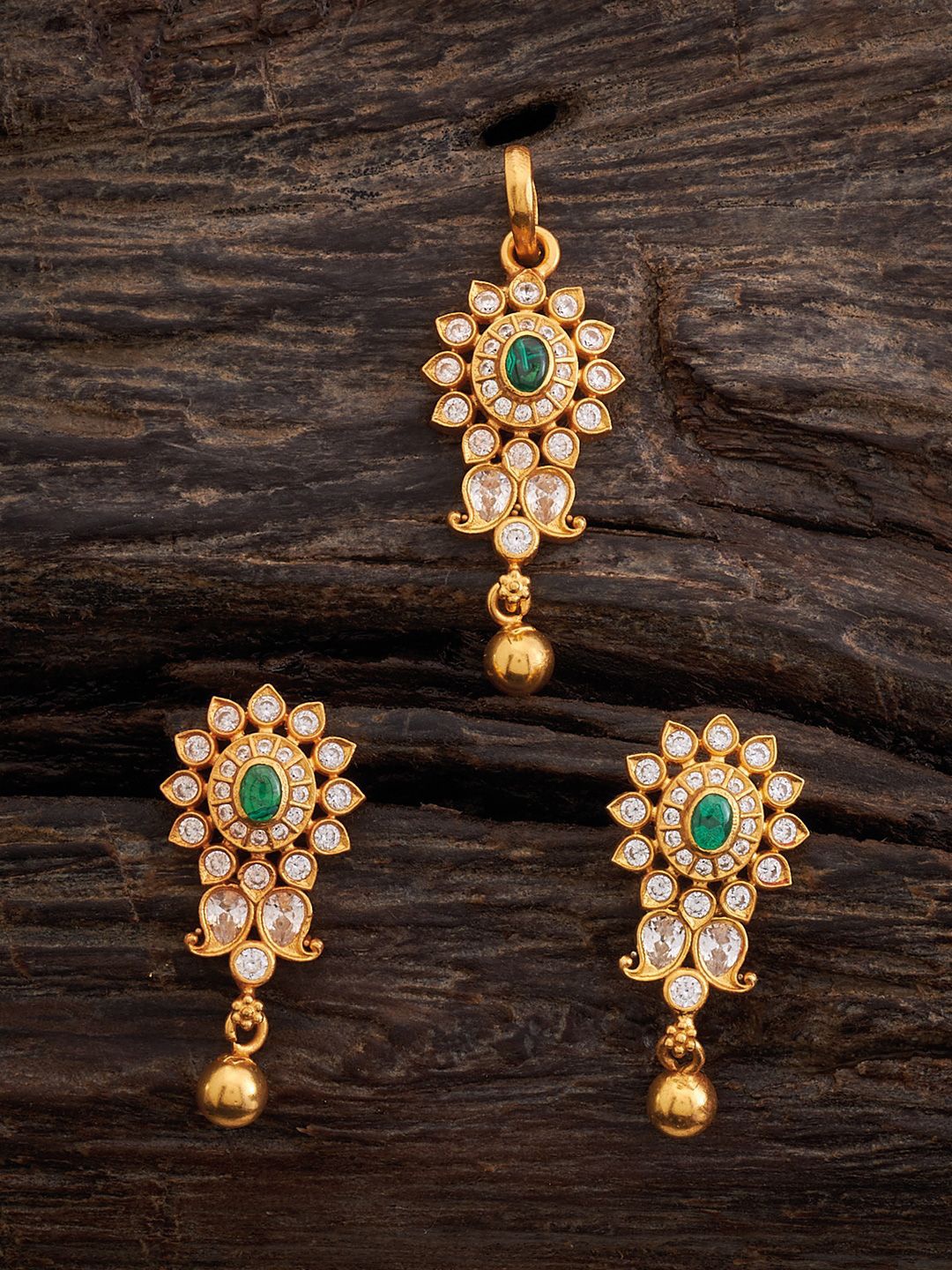 Kushal's Fashion Jewellery 92.5 Pure Silver Gold-Plated Stones Studded Jewellery Set
Kushal's Fashion Jewellery 92.5 Pure Silver Gold-Plated Stones Studded Jewellery Set