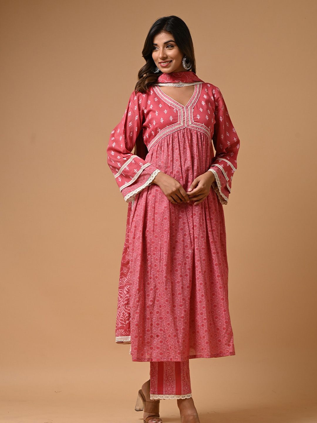ARAVALII Floral Printed Straight Pleated Pure Cotton Kurta with Trousers & Dupatta, Pink
ARAVALII Floral Printed Straight Pleated Pure Cotton Kurta with Trousers & Dupatta, Pink