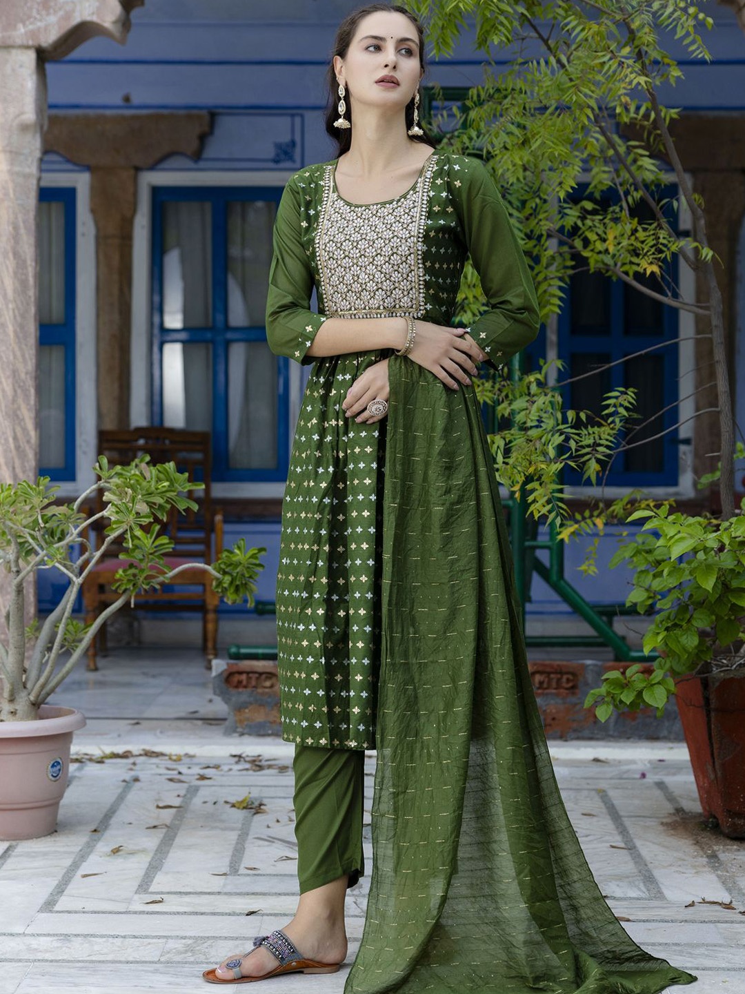 VredeVogel Floral Embroidered Chanderi Silk Straight Zari Kurta With Trousers & Dupatta, Green
VredeVogel Floral Embroidered Chanderi Silk Straight Zari Kurta With Trousers & Dupatta, Green