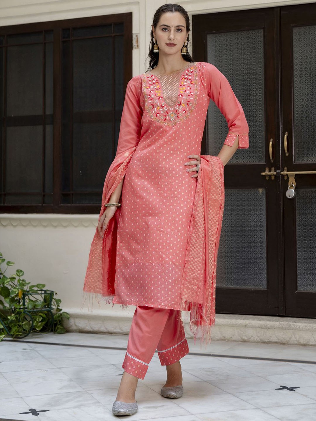 VredeVogel Floral Embroidered Chanderi Silk Straight Kurta with Trousers & With Dupatta, Pink
VredeVogel Floral Embroidered Chanderi Silk Straight Kurta with Trousers & With Dupatta, Pink