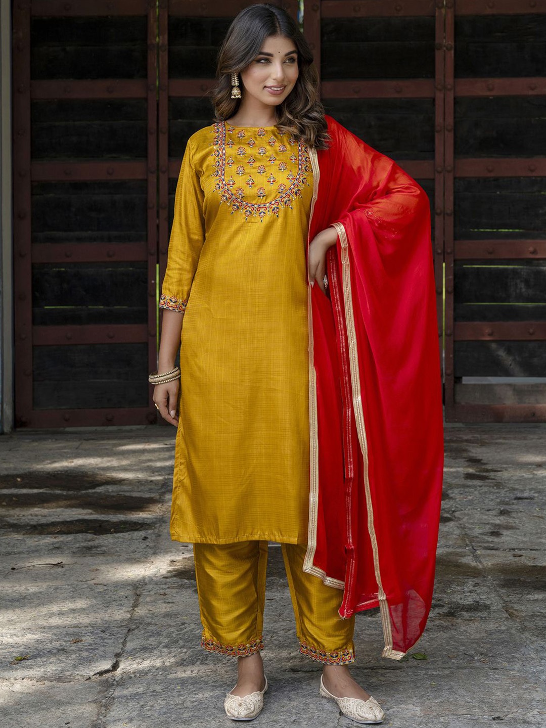 VredeVogel Floral Embroidered Thread Work Yoke Design Kurta With Trousers & Dupatta, Mustard
VredeVogel Floral Embroidered Thread Work Yoke Design Kurta With Trousers & Dupatta, Mustard