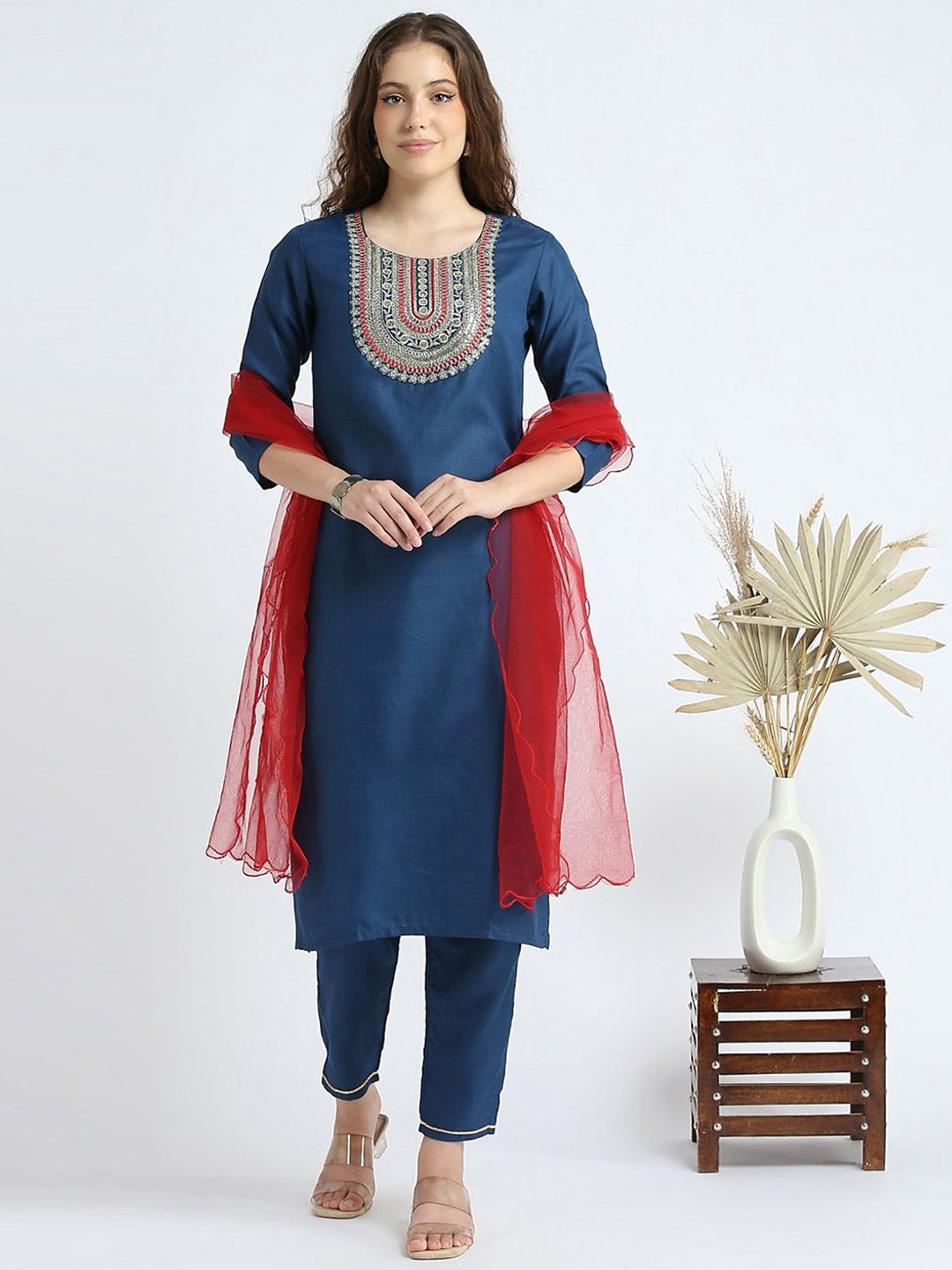 MORLY Ethnic Motifs Embroidered Straight Kurta with Trousers & With Dupatta, Navy blue
MORLY Ethnic Motifs Embroidered Straight Kurta with Trousers & With Dupatta, Navy blue
