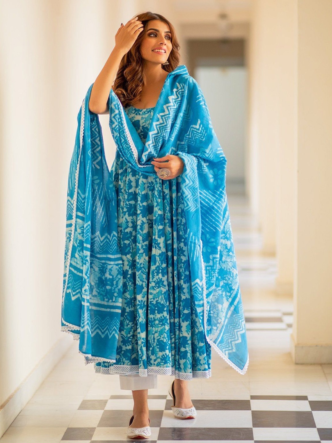 Anni Designer Floral Printed Scoop Neck Anarkali Kurta with Trousers & Dupatta, Blue
Anni Designer Floral Printed Scoop Neck Anarkali Kurta with Trousers & Dupatta, Blue