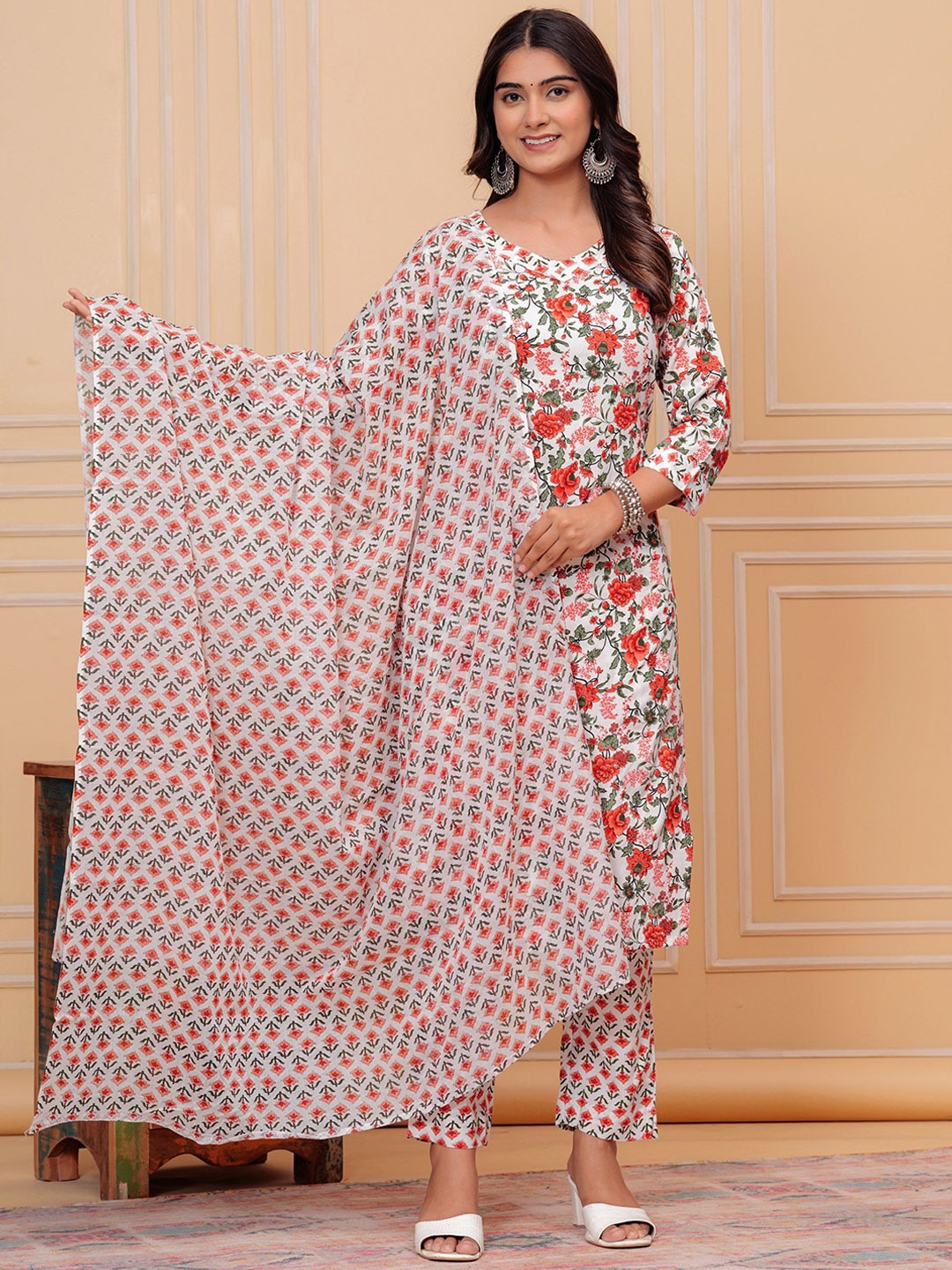 BAESD Floral Printed Round Neck Pure Cotton Straight Kurta with Trousers & With Dupatta, Red
BAESD Floral Printed Round Neck Pure Cotton Straight Kurta with Trousers & With Dupatta, Red
