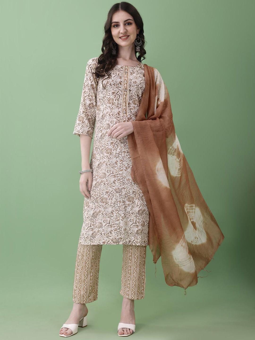 KUNDAN FAB Floral Printed Pure Cotton Straight Kurta With Trousers & Dupatta, Brown
KUNDAN FAB Floral Printed Pure Cotton Straight Kurta With Trousers & Dupatta, Brown