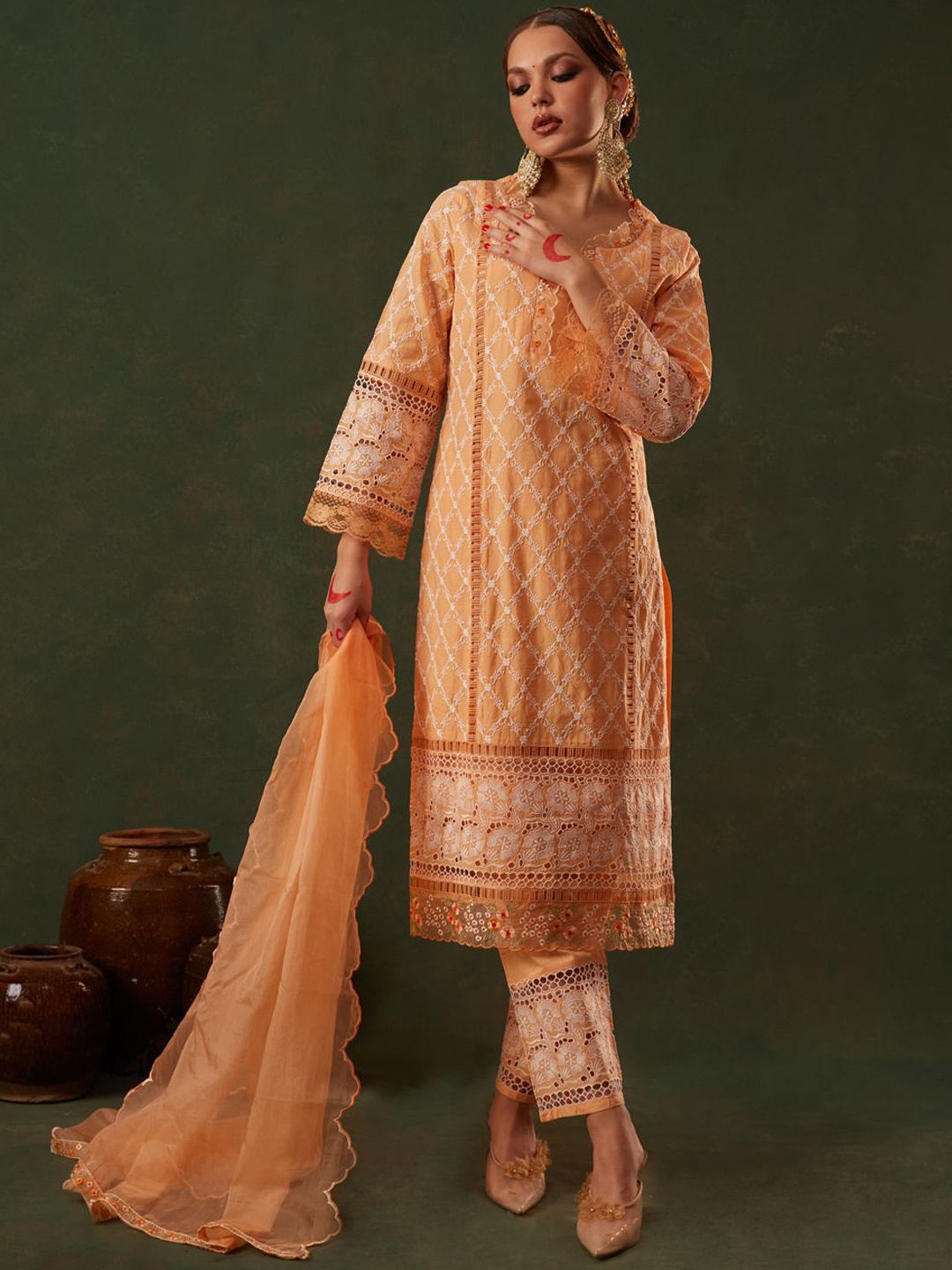 HEEPOSH Floral Embroidered Pure Cotton Straight Kurta with Trousers & Dupatta, Peach
HEEPOSH Floral Embroidered Pure Cotton Straight Kurta with Trousers & Dupatta, Peach
