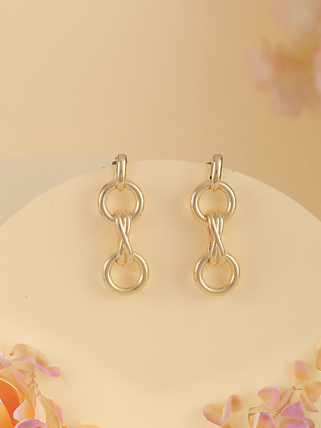 SARAF TRENDZ 18KT Gold Plated Stainless Steel Anti-Tarnish Criss Cross Link Drop Earrings
SARAF TRENDZ 18KT Gold Plated Stainless Steel Anti-Tarnish Criss Cross Link Drop Earrings