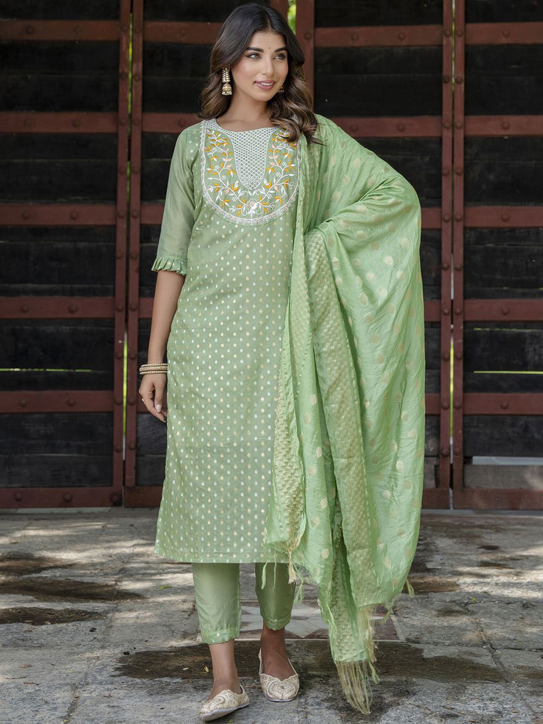 VredeVogel Ethnic Motifs Embroidered Sequined Chanderi Silk Kurta With Trousers & Dupatta, Green
VredeVogel Ethnic Motifs Embroidered Sequined Chanderi Silk Kurta With Trousers & Dupatta, Green