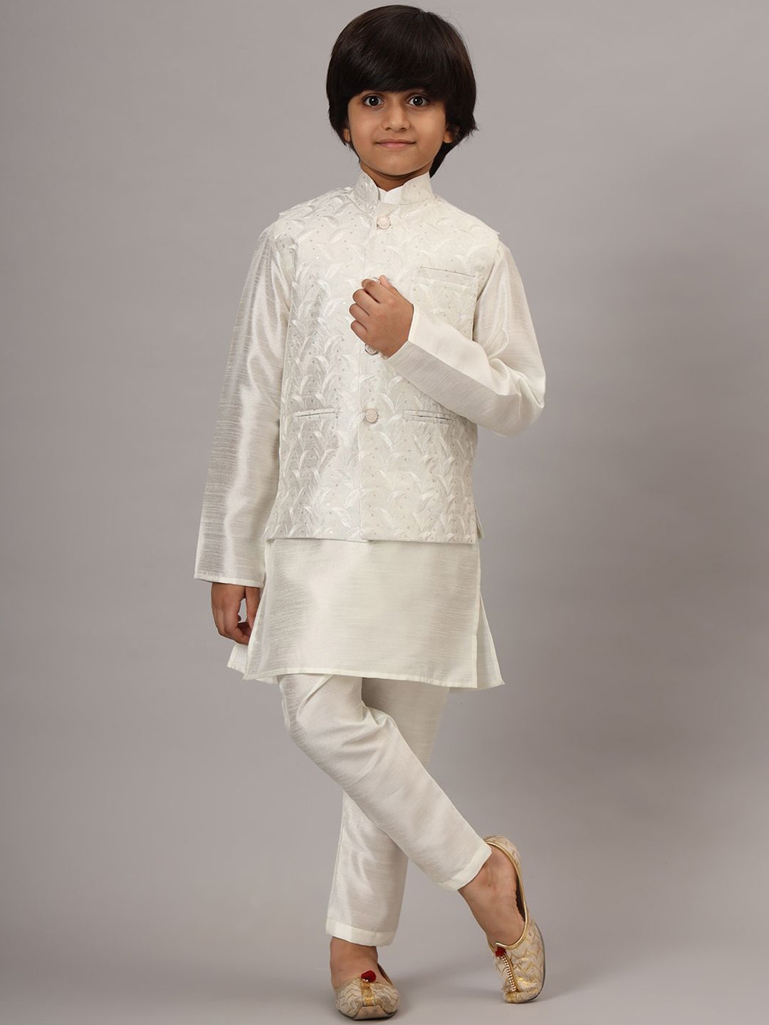 TAHVO Boys Mandarin Collar Straight Kurta with Trousers & Embroidered Nehru Jacket, Off white
TAHVO Boys Mandarin Collar Straight Kurta with Trousers & Embroidered Nehru Jacket, Off white