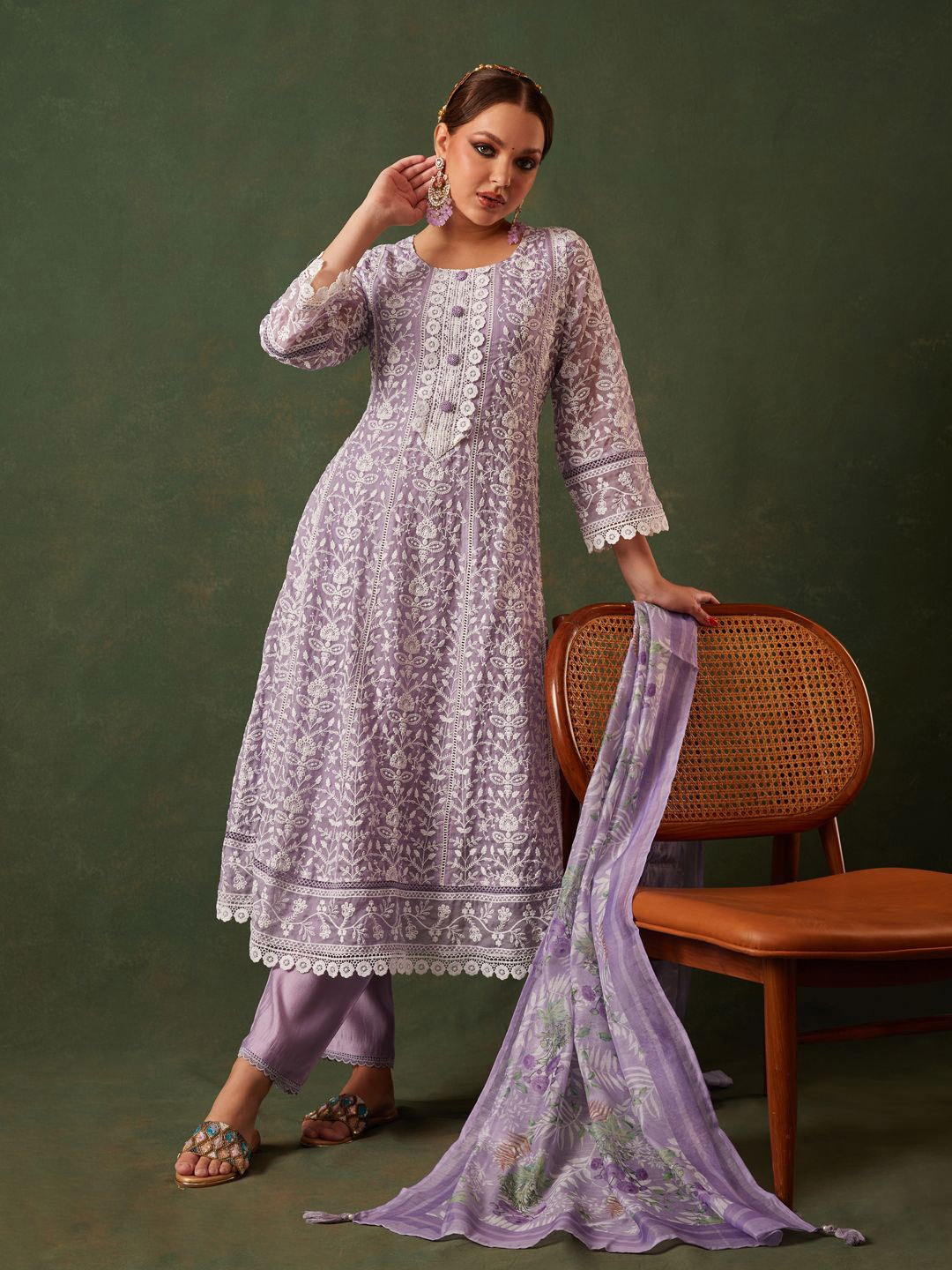 HEEPOSH Floral Embroidered Thread Work A-Line Kurta with Trousers & With Dupatta, Purple
HEEPOSH Floral Embroidered Thread Work A-Line Kurta with Trousers & With Dupatta, Purple